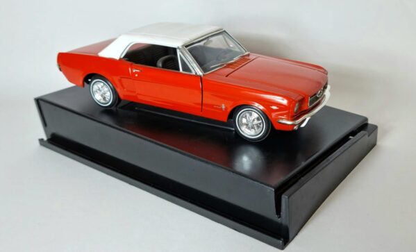 Macheta Ford Mustang Convertible Revell