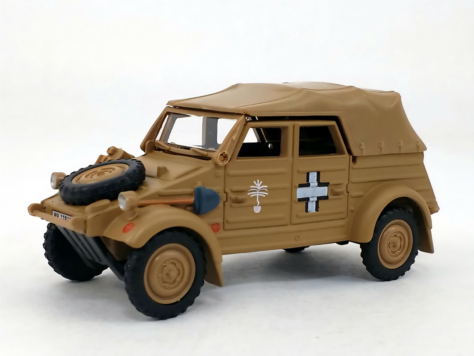 Machetă Volkswagen Kübelwagen Type 82 Hongwell 1 Machetă Volkswagen Kübelwagen Type 82 Hongwell