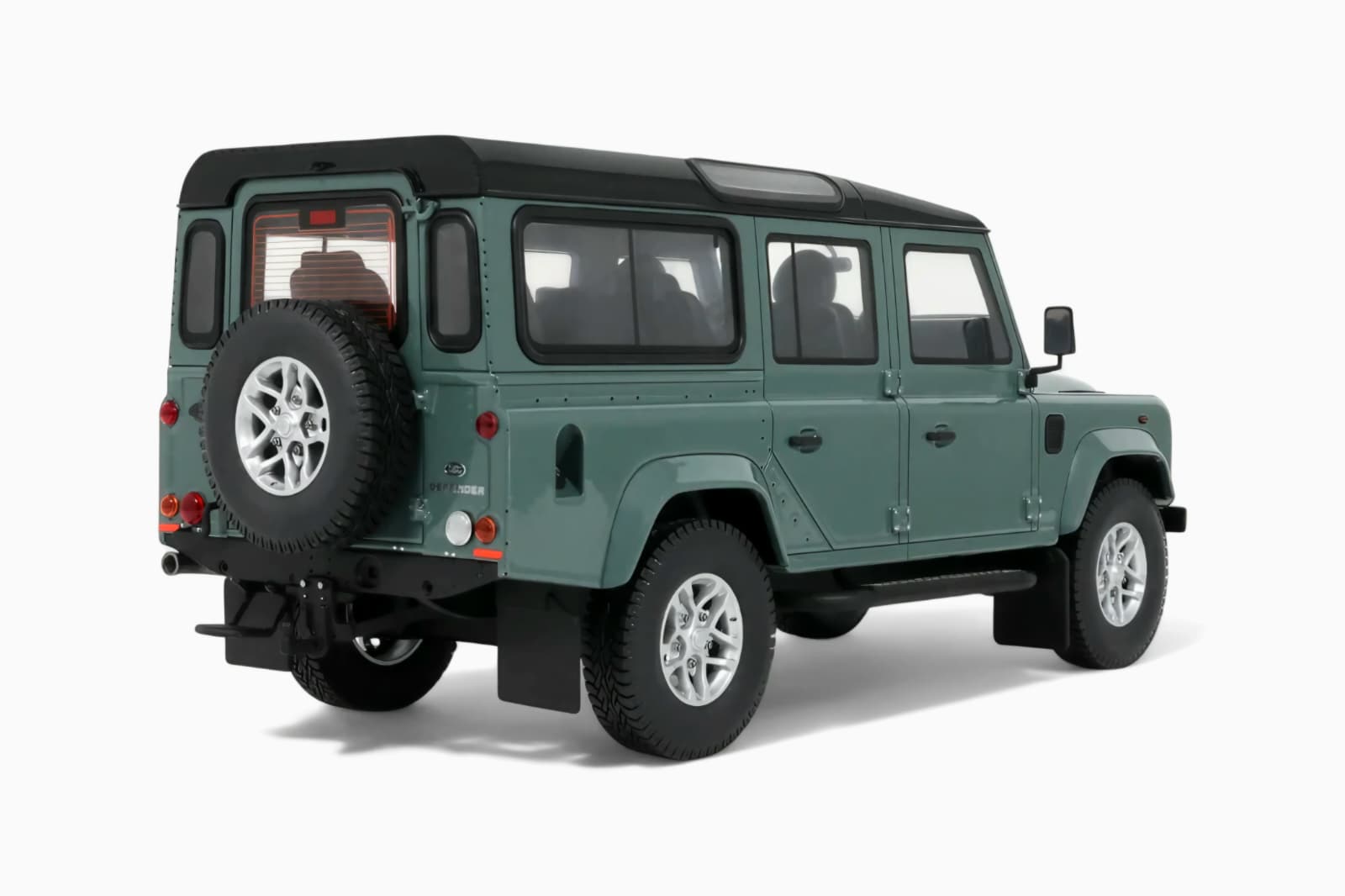 Macheta Land Rover Defender 3 Station Wagon 1:18 GT Spirit GT527 2 Macheta Land Rover Defender 3 Station Wagon 1:18 GT Spirit GT527 - imagine 2