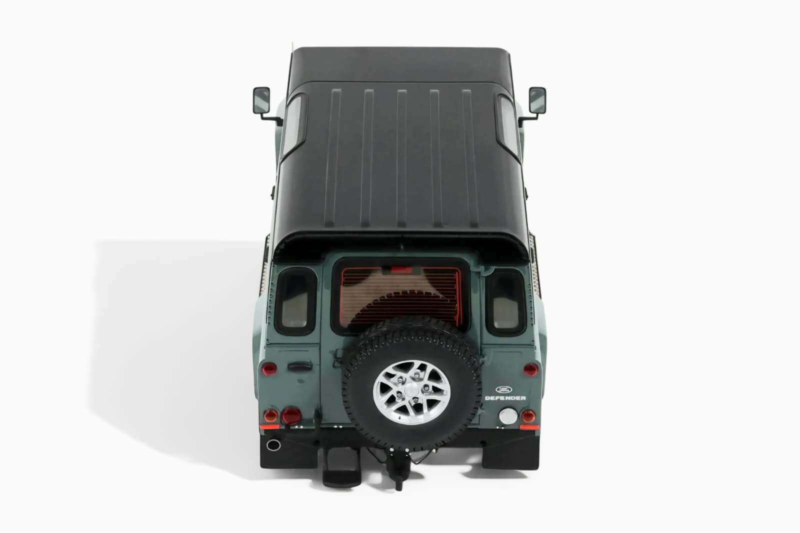 Macheta Land Rover Defender 3 Station Wagon 1:18 GT Spirit GT527 9 Macheta Land Rover Defender 3 Station Wagon 1:18 GT Spirit GT527 - imagine 9