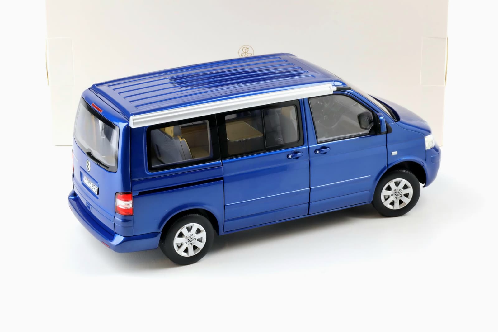Macheta Volkswagen California 1:18 Norev 2 Macheta Volkswagen California 1:18 Norev - imagine 2