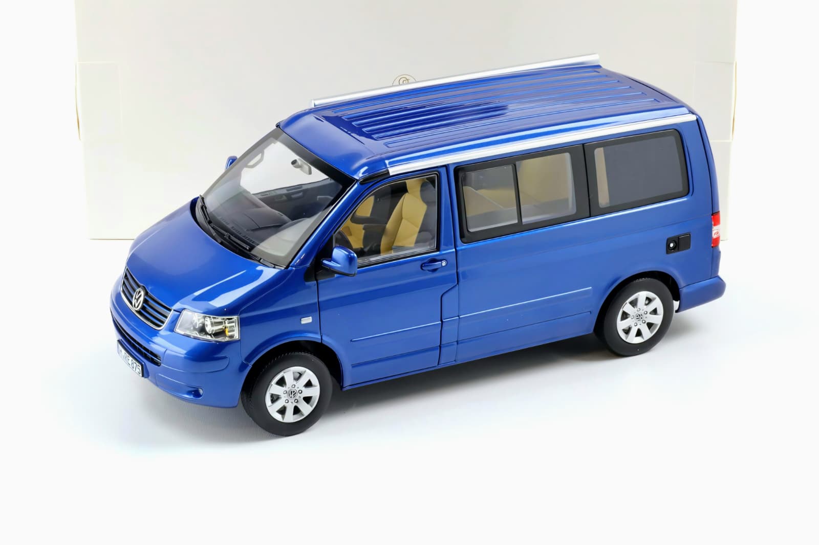 Macheta Volkswagen California 1:18 Norev 1 VW California 118 Norev
