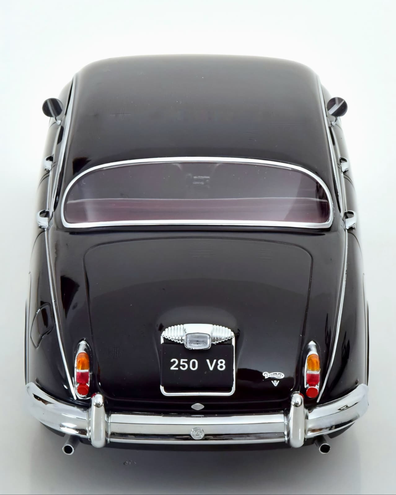 Macheta Daimler 250 V6 LHD 1:18 KK Scale 4 Macheta Daimler 250 V6 LHD 1:18 KK Scale - imagine 4