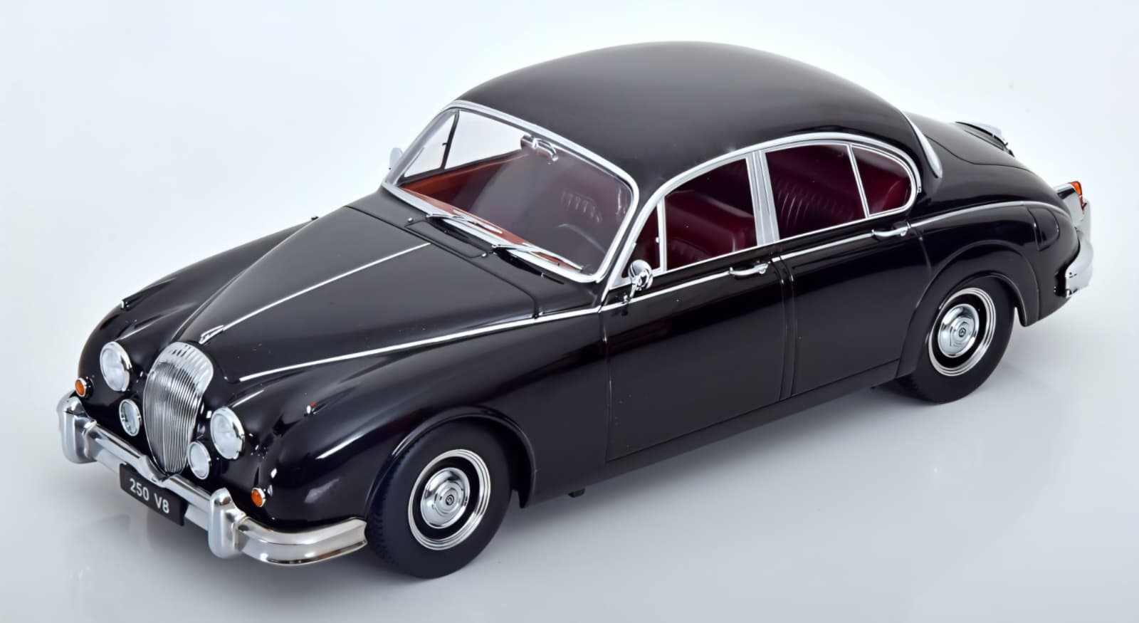 Macheta Daimler 250 V6 LHD 1:18 KK Scale 1 Macheta Daimler 250 V6 LHD