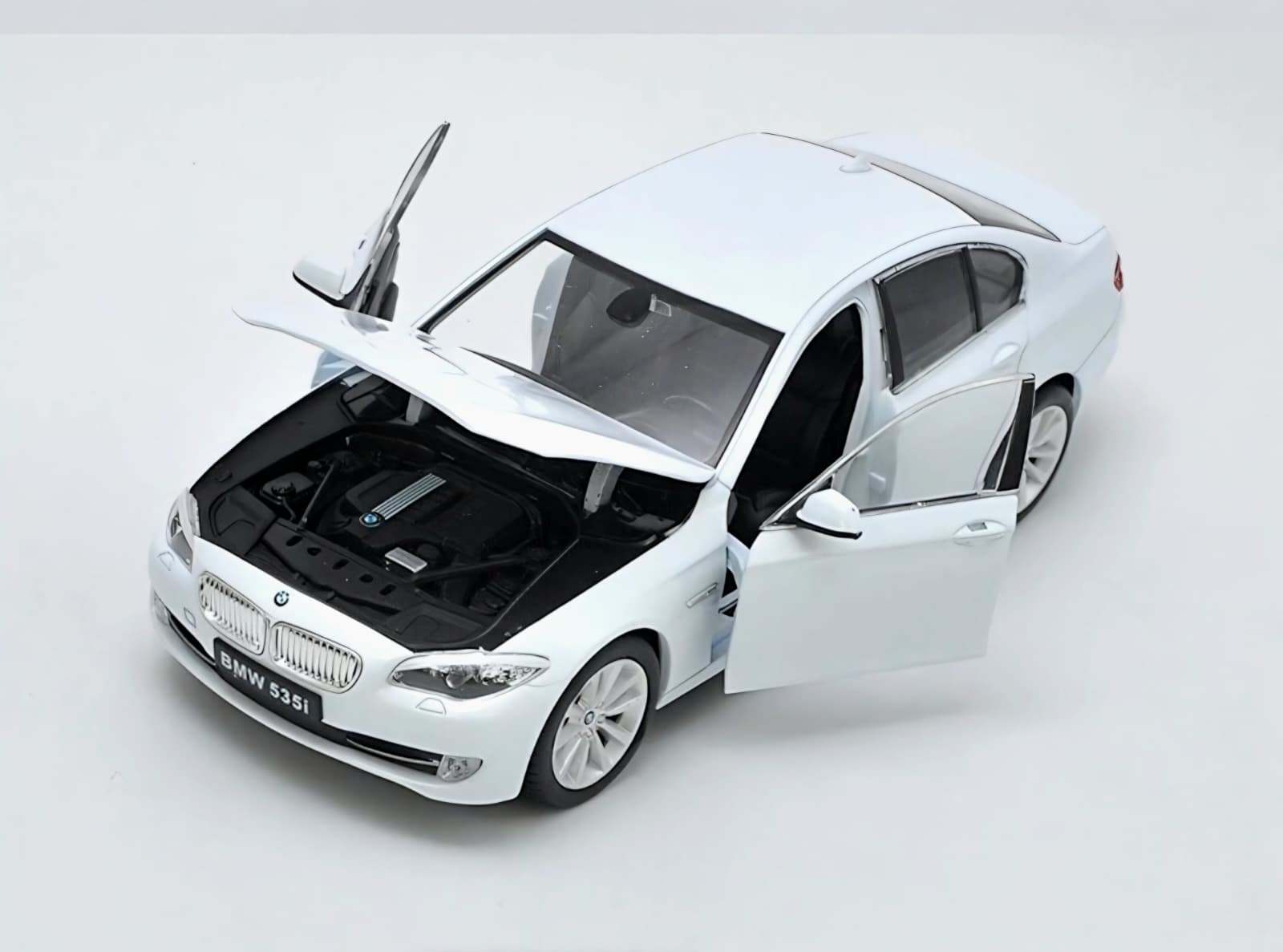 Macheta BMW 535i (F10) 1:24 Welly 4 Macheta BMW 535i (F10) 1:24 Welly - imagine 4