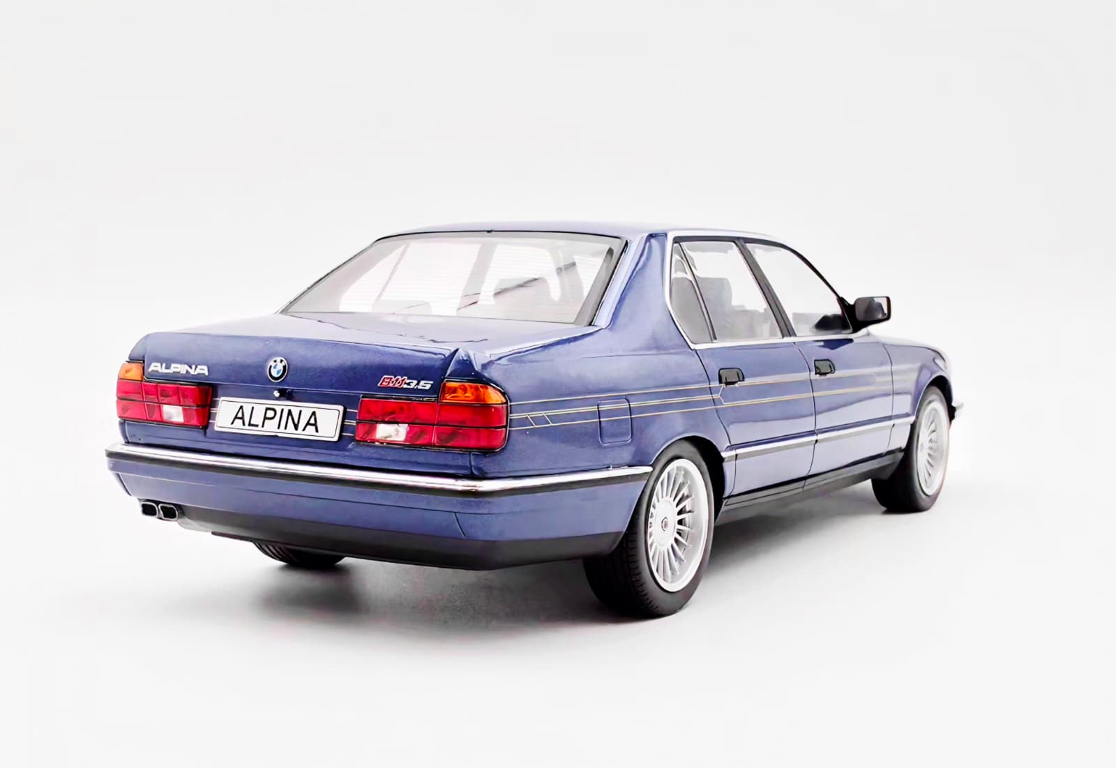 Macheta BMW Alpina B11 3.5 (E32) 1:18 MCG 4 Macheta BMW Alpina B11 3.5 (E32) 1:18 MCG - imagine 4