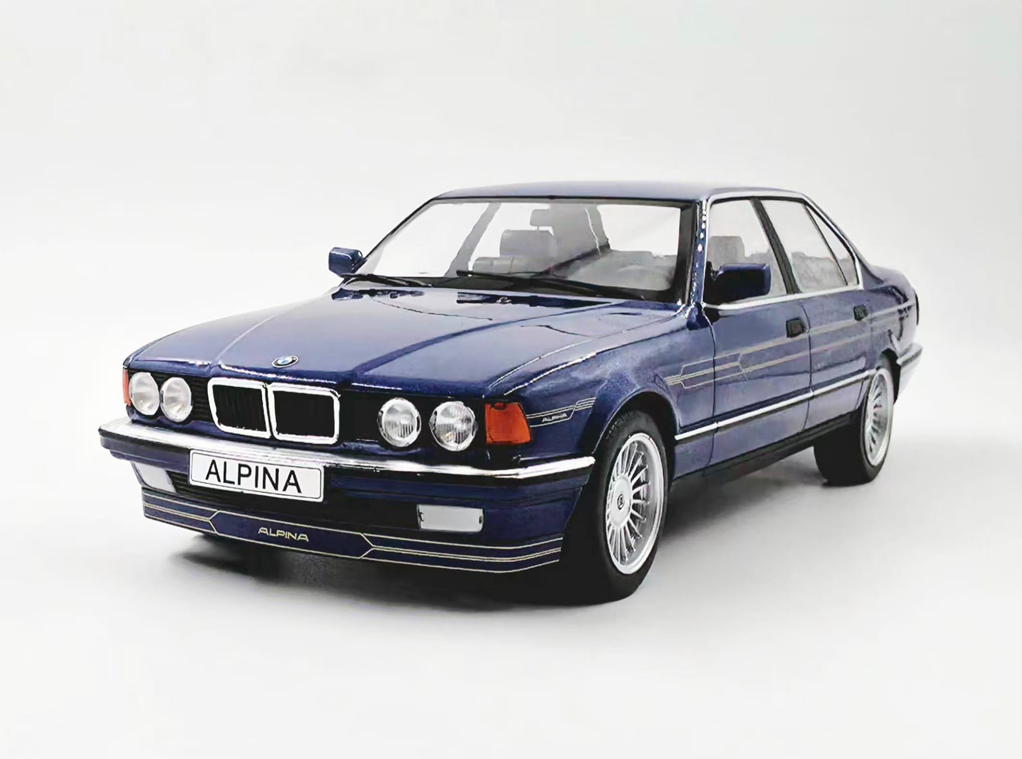 Macheta BMW Alpina B11 3.5 (E32) 1:18 MCG 2 Macheta BMW Alpina B11 3.5 (E32) 1:18 MCG - imagine 2