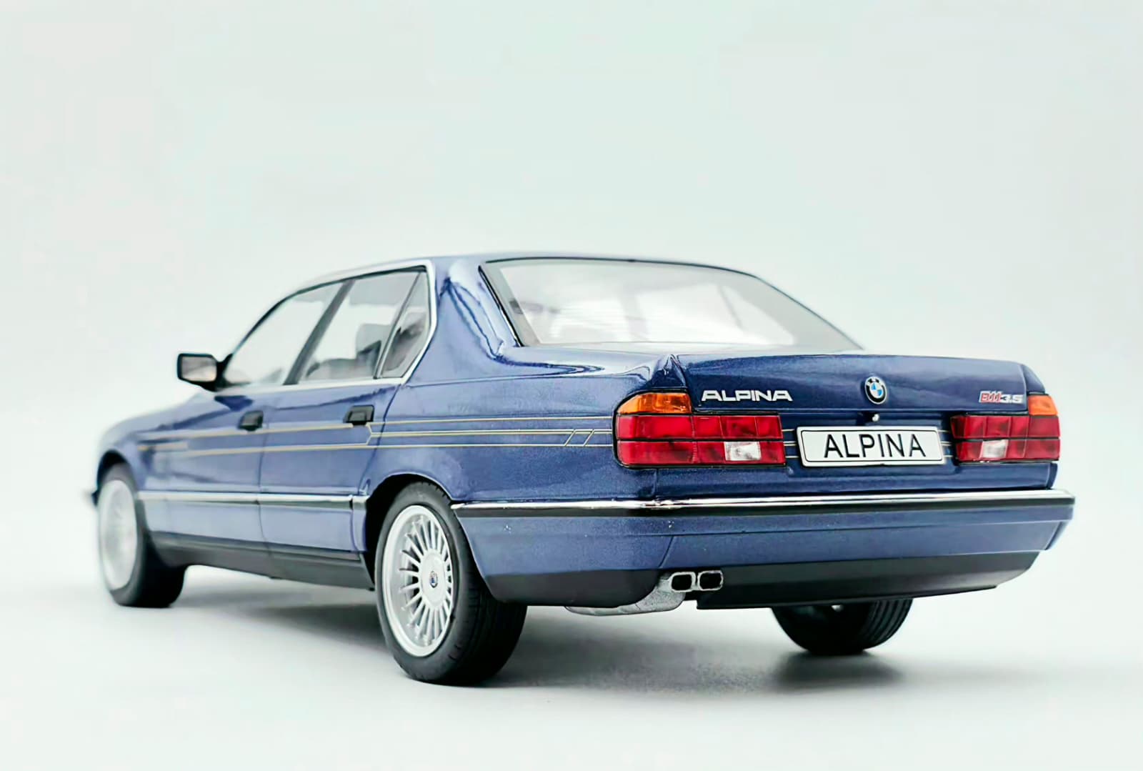 Macheta BMW Alpina B11 3.5 (E32) 1:18 MCG 3 Macheta BMW Alpina B11 3.5 (E32) 1:18 MCG - imagine 3