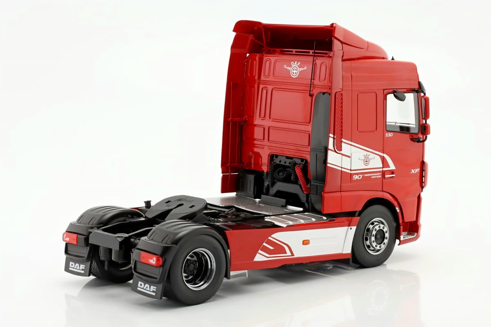 Macheta Camion DAF XF Space Cab 1:18 Premium ClassiXXs 2 Macheta Camion DAF XF Space Cab 1:18 Premium ClassiXXs - imagine 2