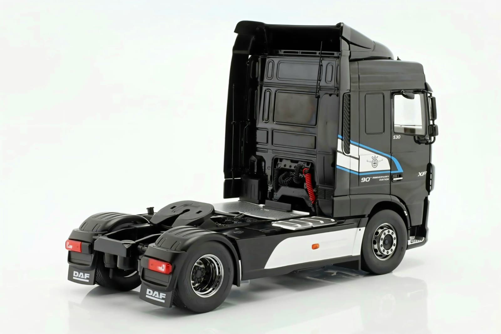Macheta Camion DAF XF Space Cab 1:18 Premium ClassiXXs 2 Macheta Camion DAF XF Space Cab 1:18 Premium ClassiXXs - imagine 2