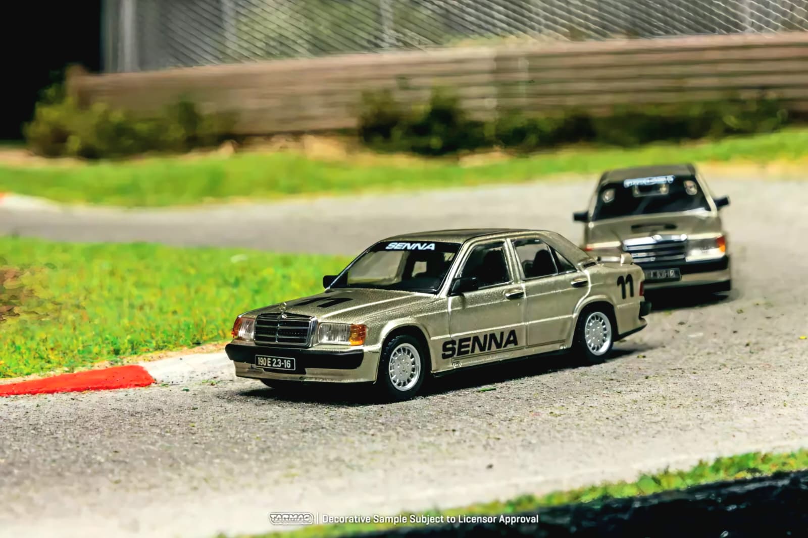 Macheta Mercedes-Benz 190 E 2.3-16 „Ayrton Senna” Race of Champions 1984 1:64 Tarmac Works 3 Macheta Mercedes-Benz 190 E 2.3-16 „Ayrton Senna” Race of Champions 1984 1:64 Tarmac Works - imagine 3