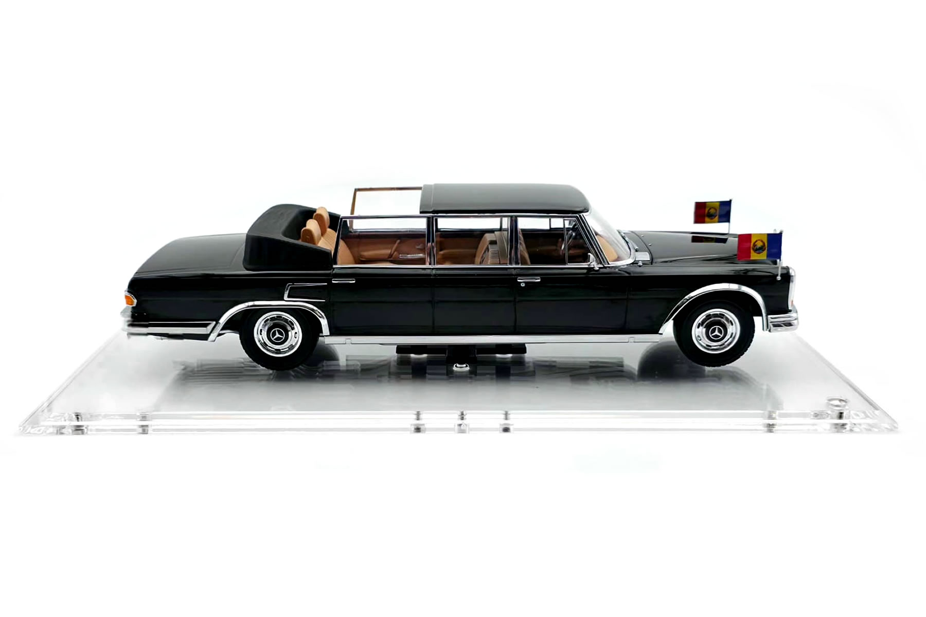 Macheta Mercedes‑Benz 600 W100 Landaulet "Nicolae Ceausescu" 1:18 KK Scale 3 Macheta Mercedes‑Benz 600 W100 Landaulet "Nicolae Ceausescu" 1:18 KK Scale - imagine 3