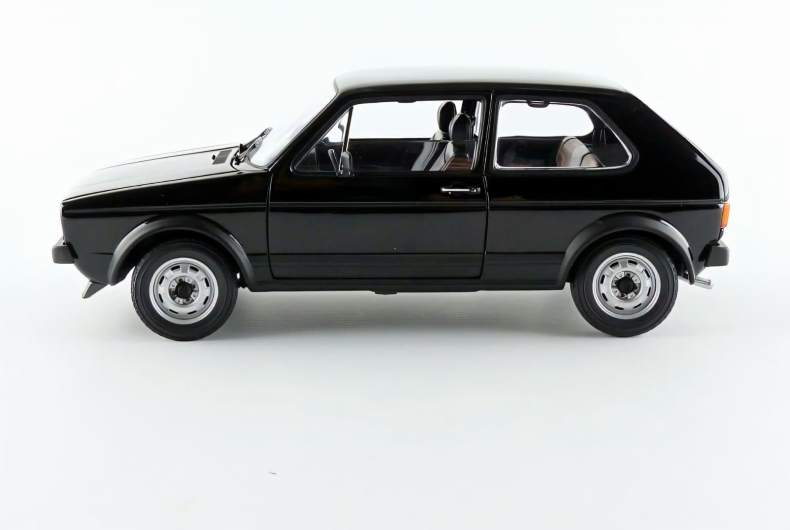 Macheta Volkswagen Golf 1 GTI 1:18 Norev 2 Macheta Volkswagen Golf 1 GTI 1:18 Norev - imagine 2
