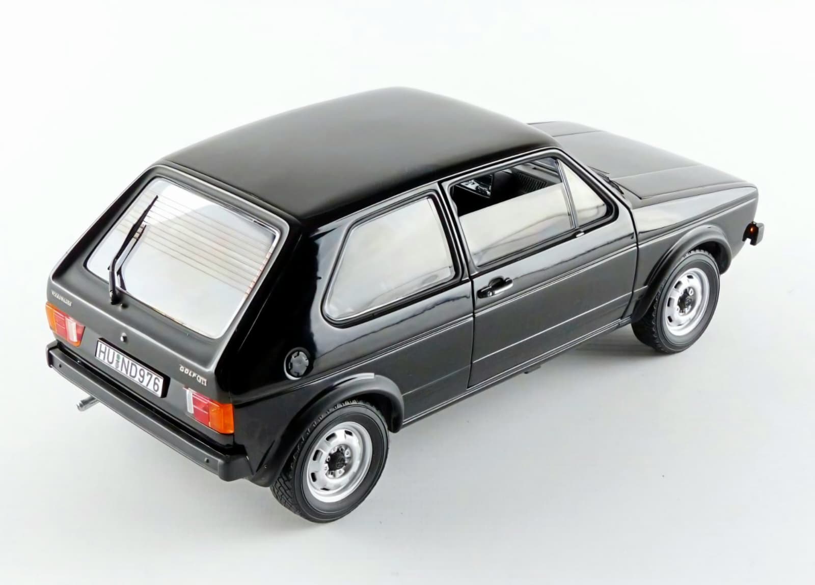Macheta Volkswagen Golf 1 GTI 1:18 Norev 4 Macheta Volkswagen Golf 1 GTI 1:18 Norev - imagine 4