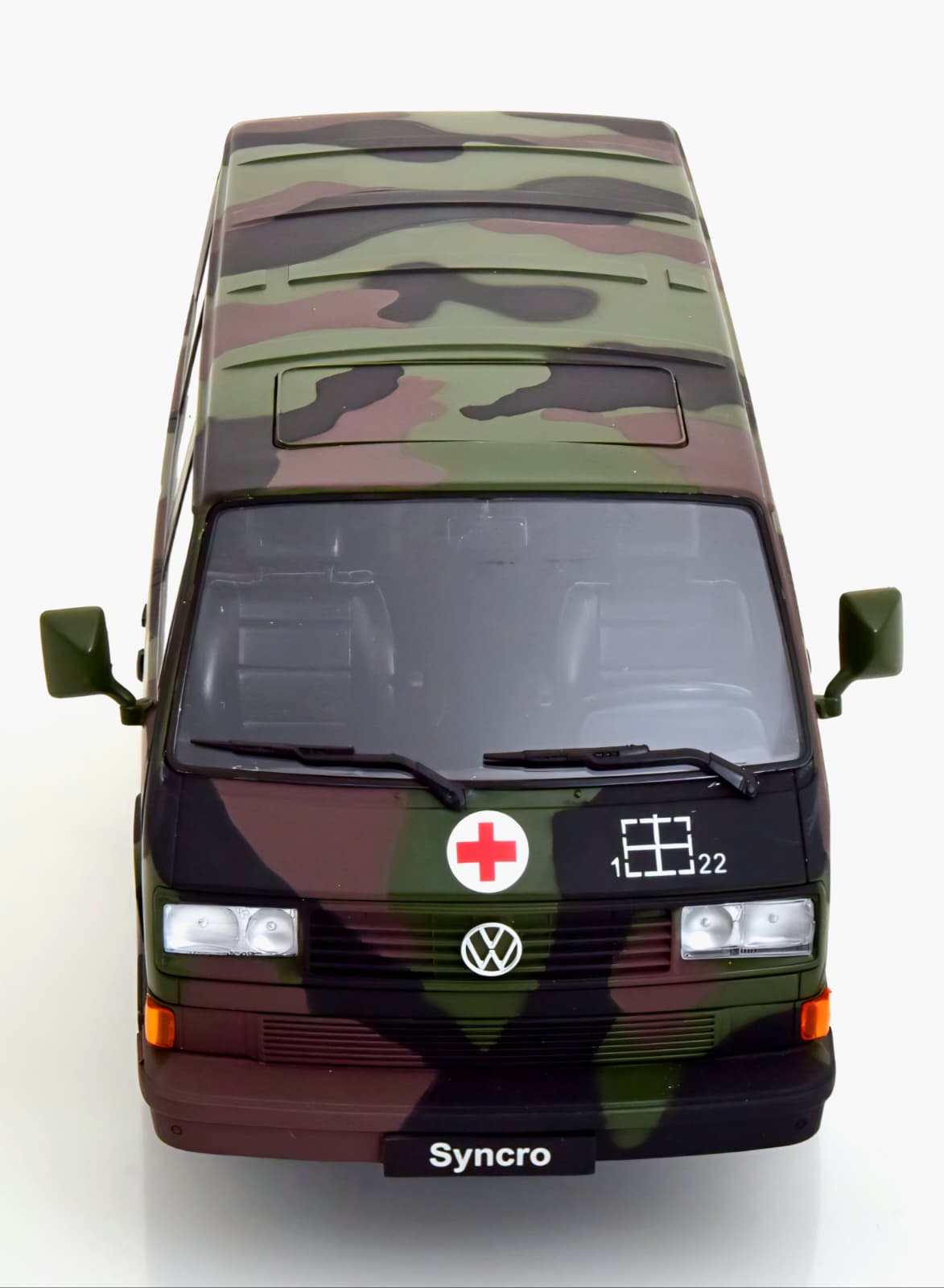 Macheta Volkswagen T3 Ambulanță de Armată 1:18 KK Scale 2 Macheta Volkswagen T3 Ambulanță de Armată 1:18 KK Scale - imagine 2