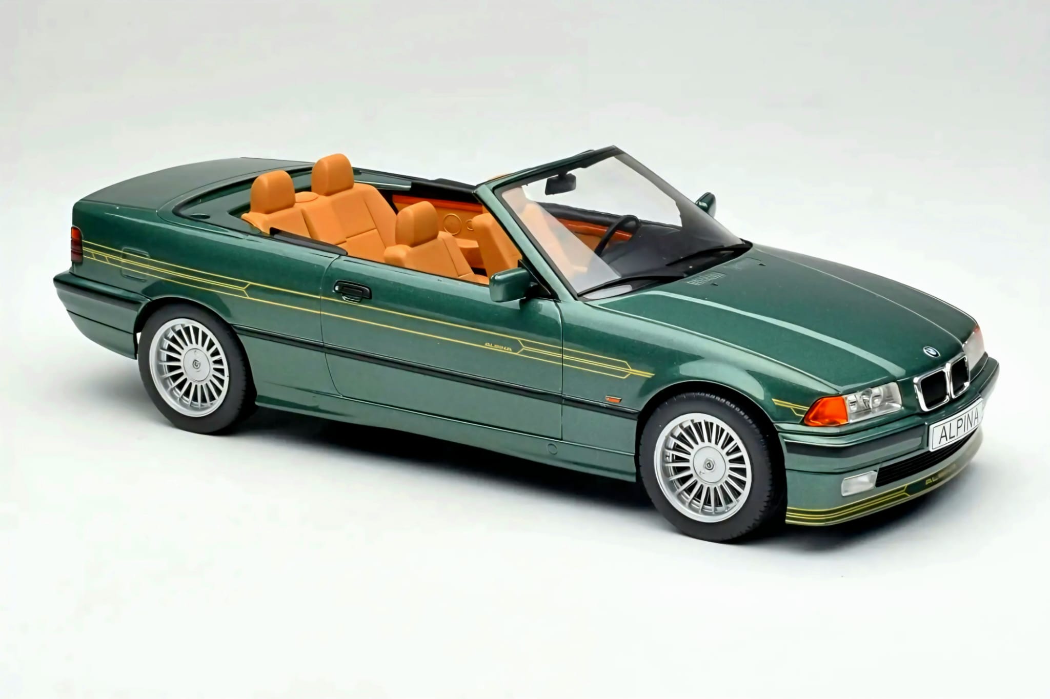 Macheta BMW Alpina B3 3.2 (E36) Cabriolet 1:18 MCG (Model Car Group) 4 Macheta BMW Alpina B3 3.2 (E36) Cabriolet 1:18 MCG (Model Car Group) - imagine 4