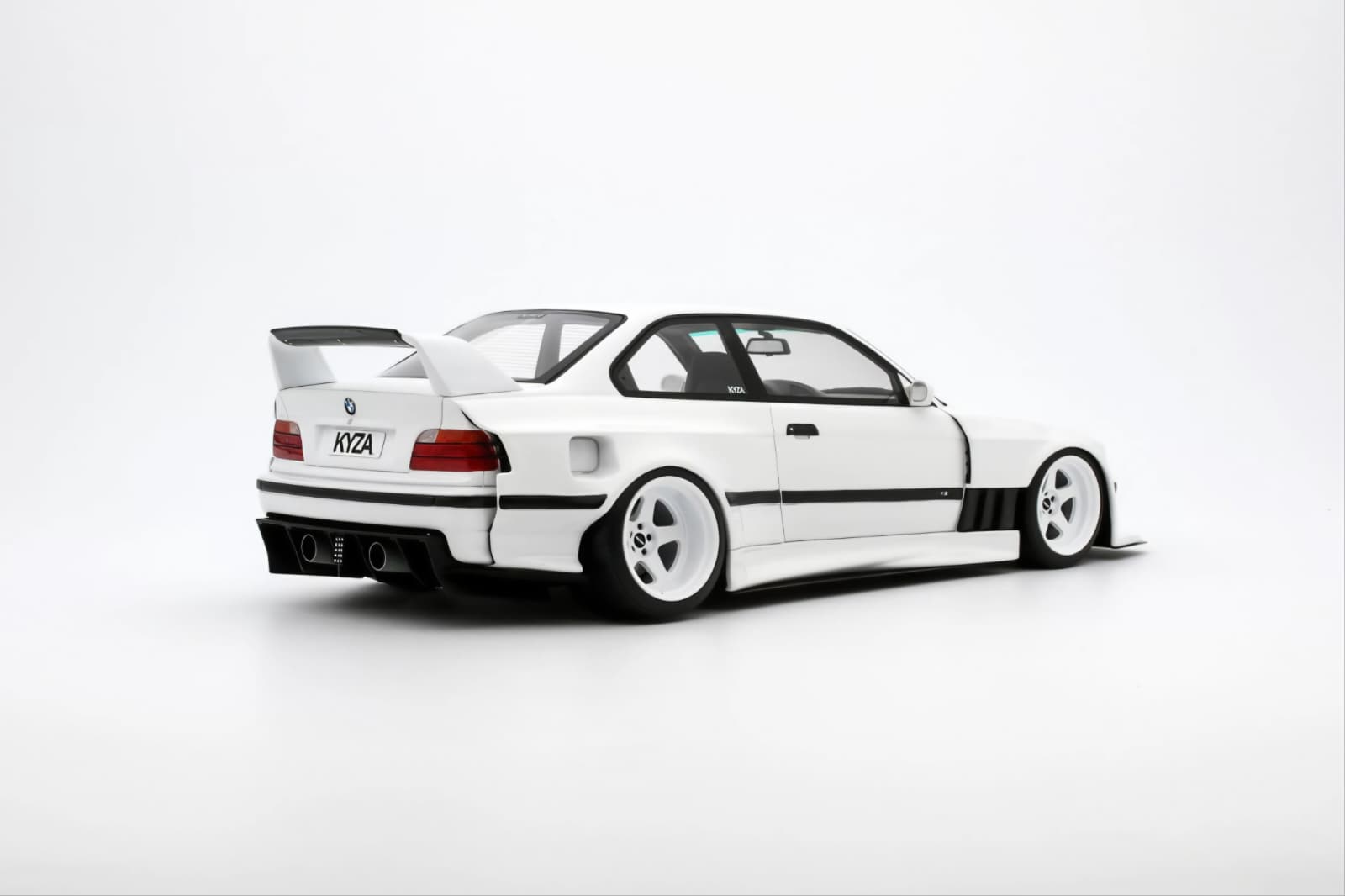 Machetă BMW E36 Khyzyl Saleem 1:18 Otto Mobile (Ot1051) 4 Machetă BMW E36 Khyzyl Saleem 1:18 Otto Mobile (Ot1051) - imagine 4