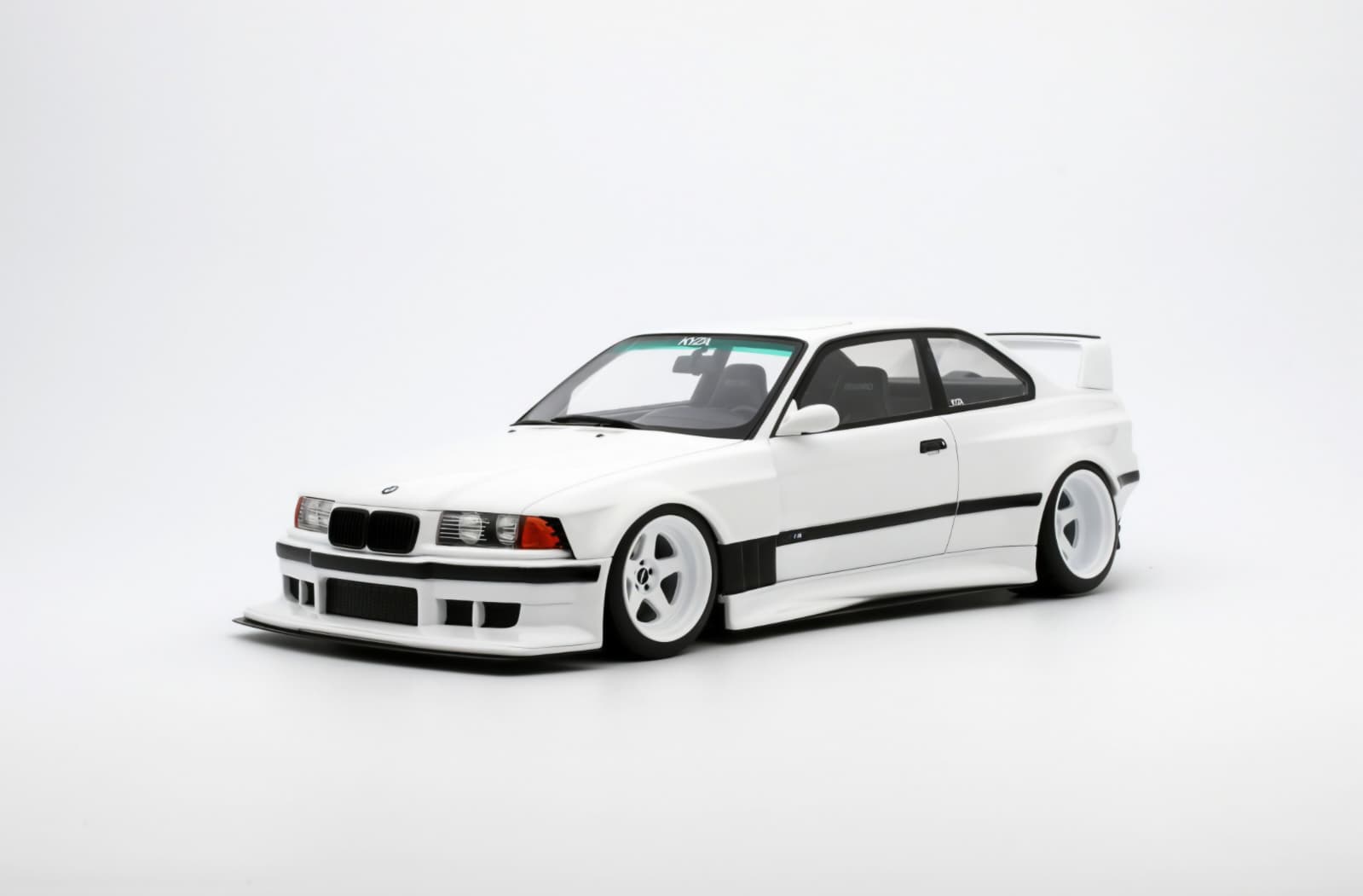 Machetă BMW E36 Khyzyl Saleem 1:18 Otto Mobile (Ot1051) 6 Machetă BMW E36 Khyzyl Saleem 1:18 Otto Mobile (Ot1051) - imagine 6