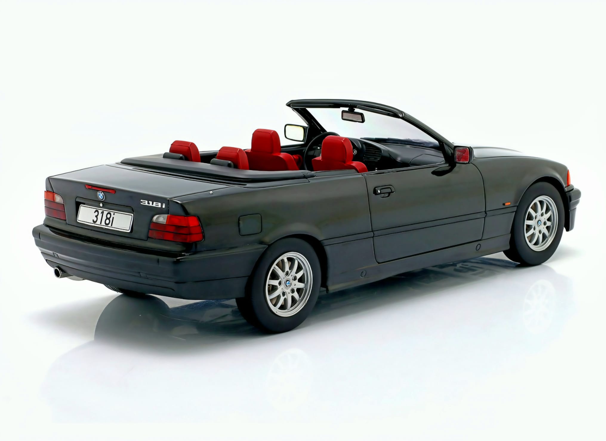 Macheta BMW Seria 3 (E36) Cabriolet 1:18 MCG (Model Car Group) 2 BMW Seria 3 (E36) Cabriolet