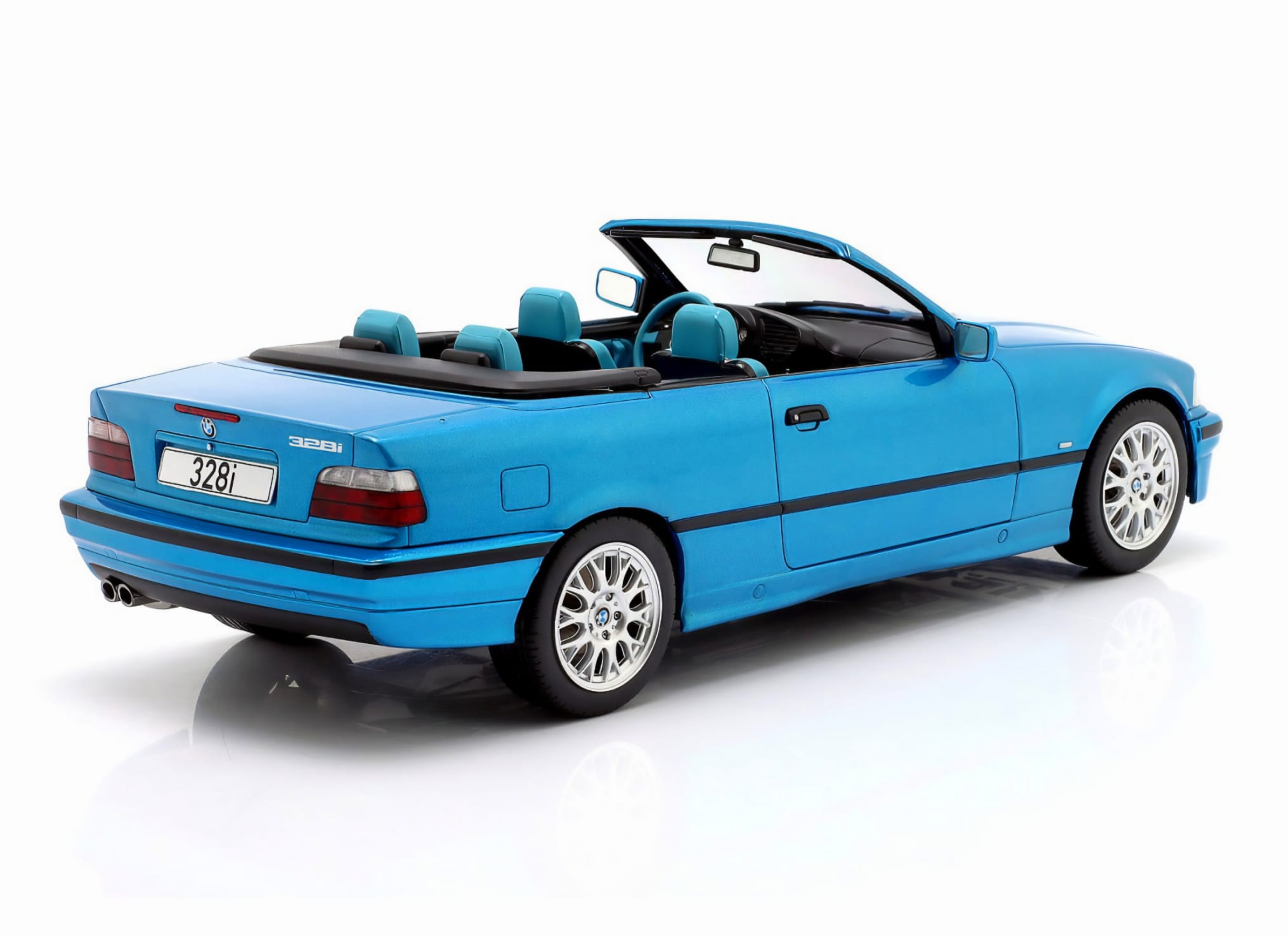 Macheta BMW Seria 3 (E36) Cabriolet 1:18 MCG (Model Car Group) 2 Macheta BMW Seria 3 (E36) Cabriolet 1:18 MCG (Model Car Group) - imagine 2