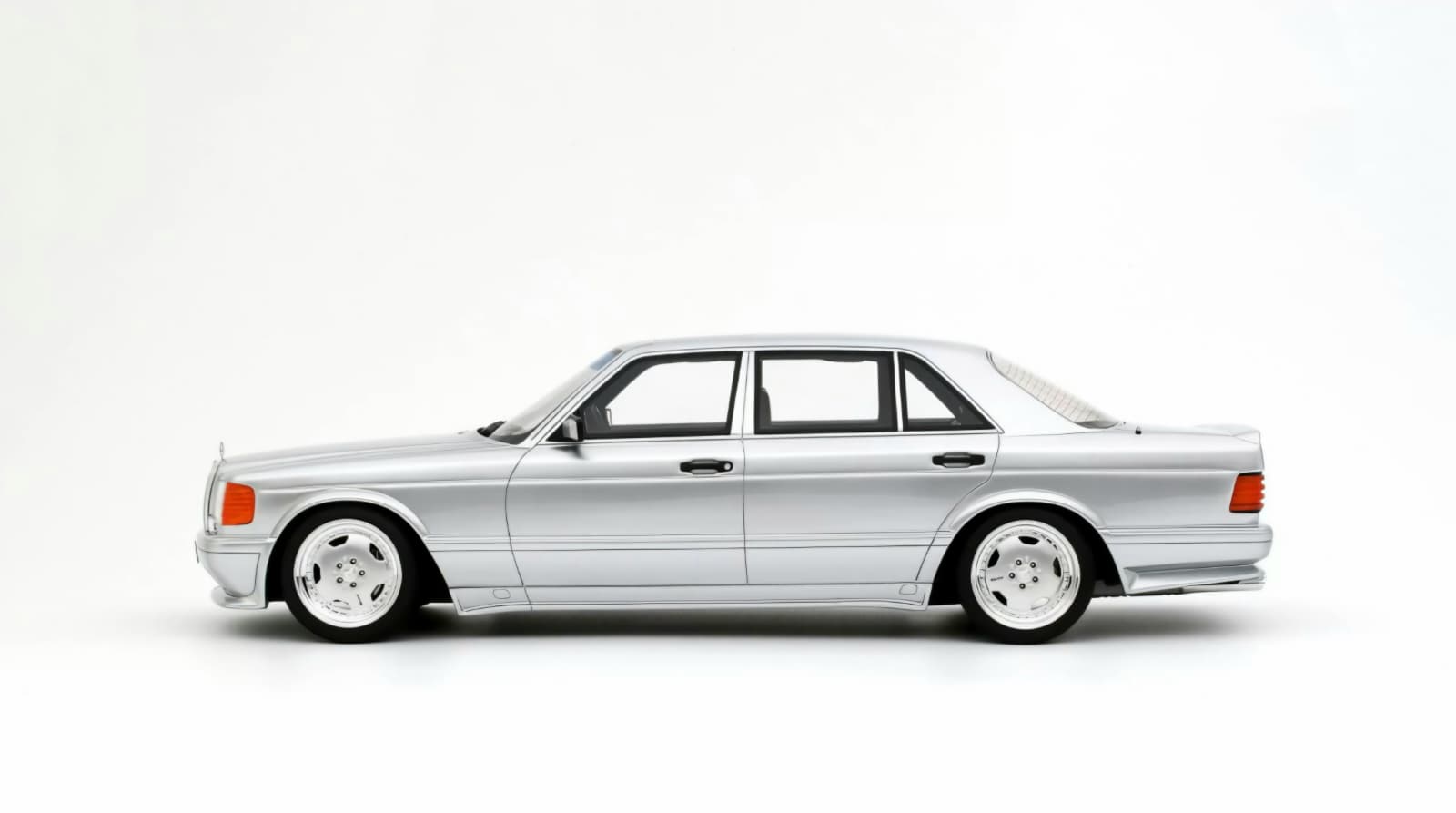 Macheta Mercedes-Benz 560 (W126) 6.0 SEL AMG 1989 1:18 Otto Models 3 Macheta Mercedes-Benz 560 (W126) 6.0 SEL AMG 1989 1:18 Otto Models - imagine 3