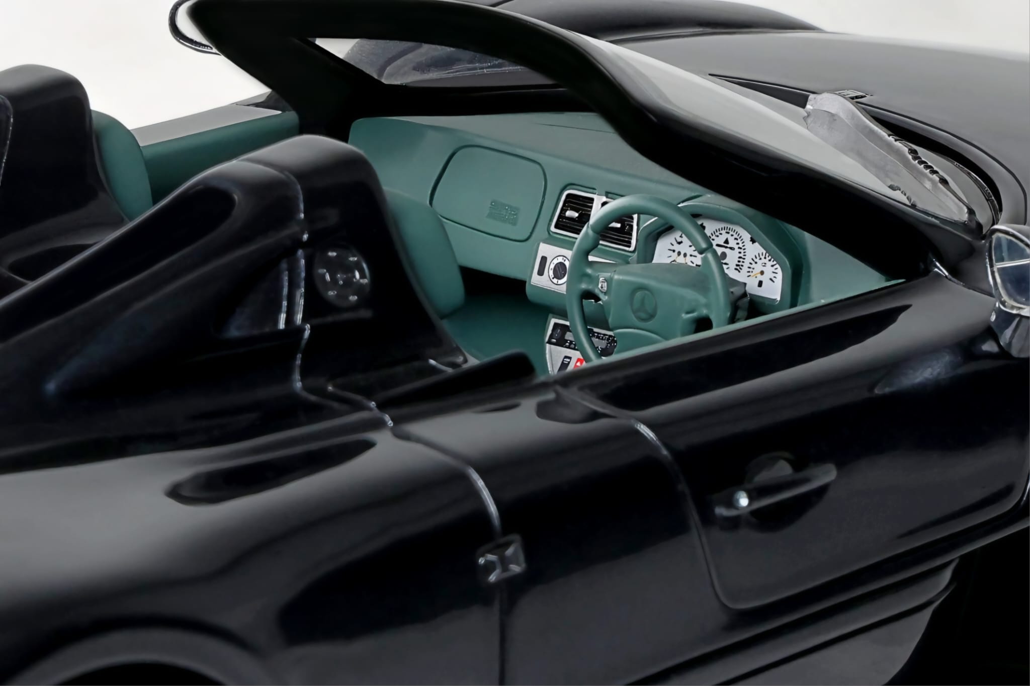 Macheta Mercedes-Benz CLK-GTR Roadster 1:18 GT Spirit 3 Macheta Mercedes-Benz CLK-GTR Roadster 1:18 GT Spirit - imagine 3