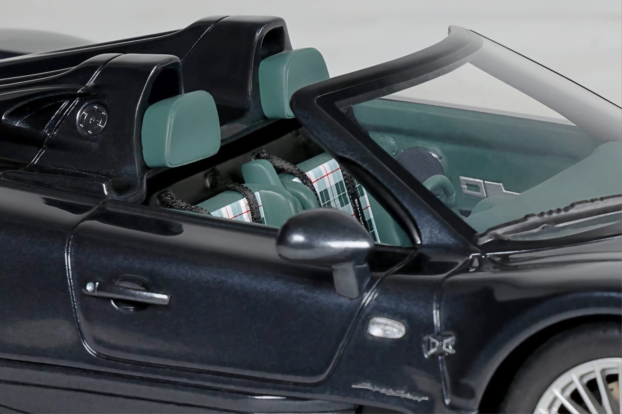 Macheta Mercedes-Benz CLK-GTR Roadster 1:18 GT Spirit 8 Macheta Mercedes-Benz CLK-GTR Roadster 1:18 GT Spirit - imagine 8