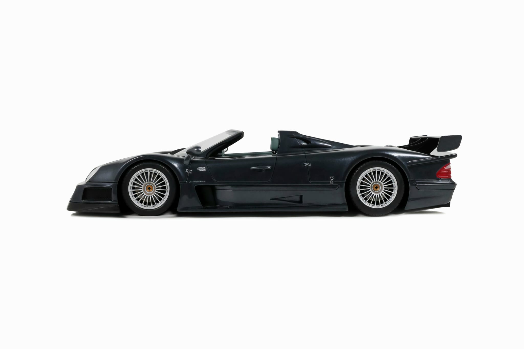 Macheta Mercedes-Benz CLK-GTR Roadster 1:18 GT Spirit 11 Macheta Mercedes-Benz CLK-GTR Roadster 1:18 GT Spirit - imagine 11