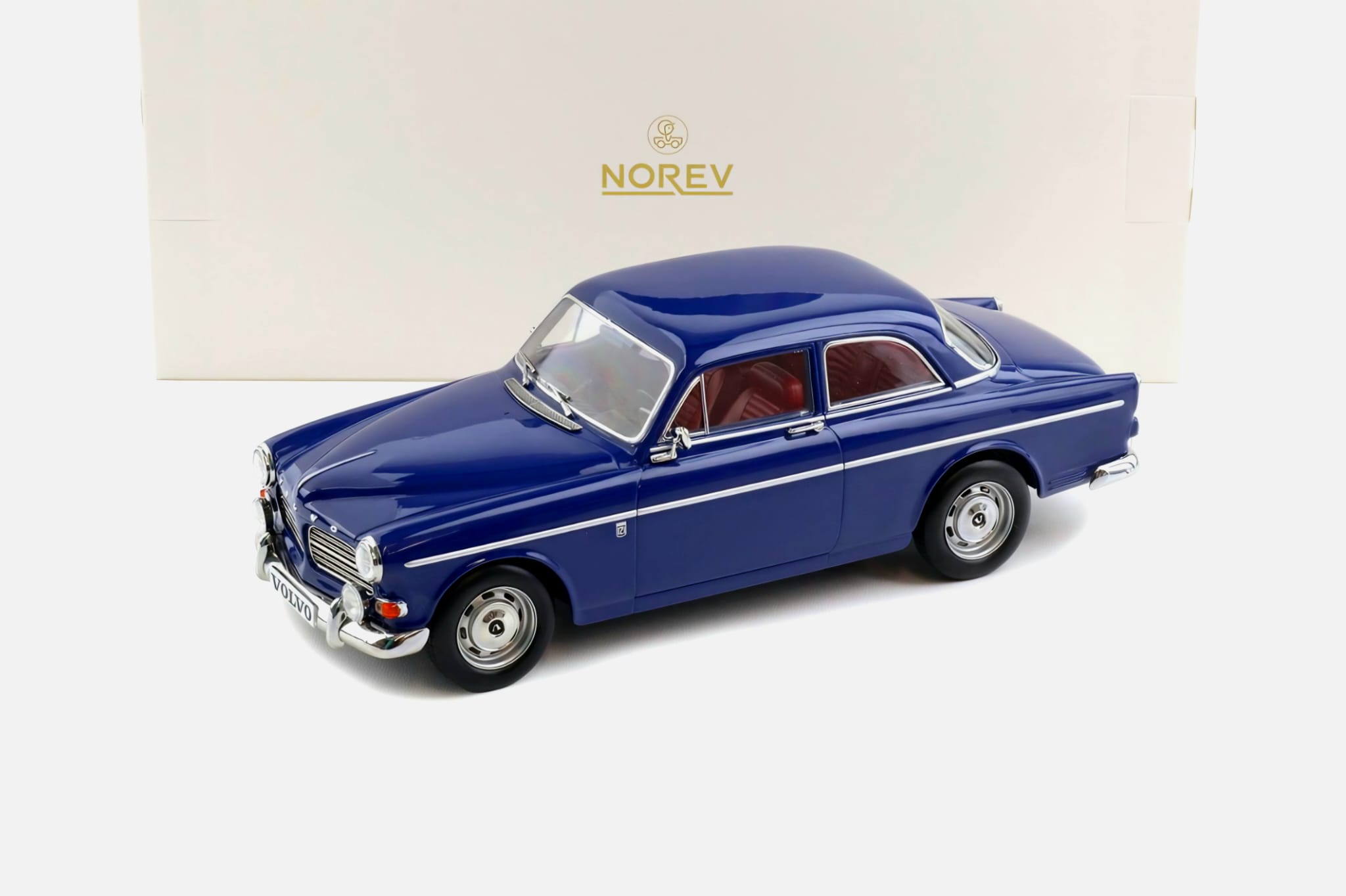 Macheta Volvo Amazon 1:18 Norev