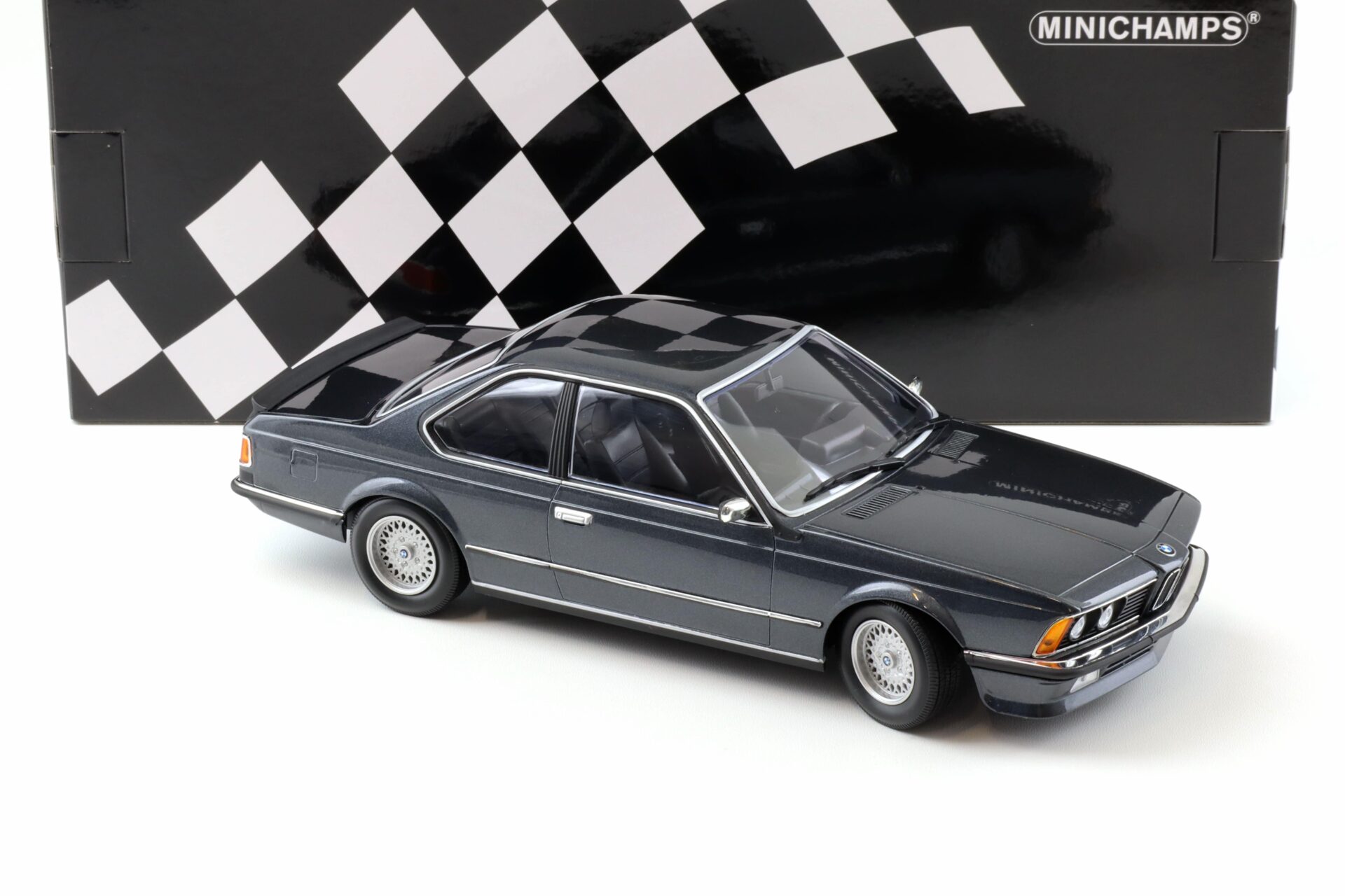Machetă BMW 635 CSi 1:18 Minichamps 4 Machetă BMW 635 CSi 1:18 Minichamps - imagine 4