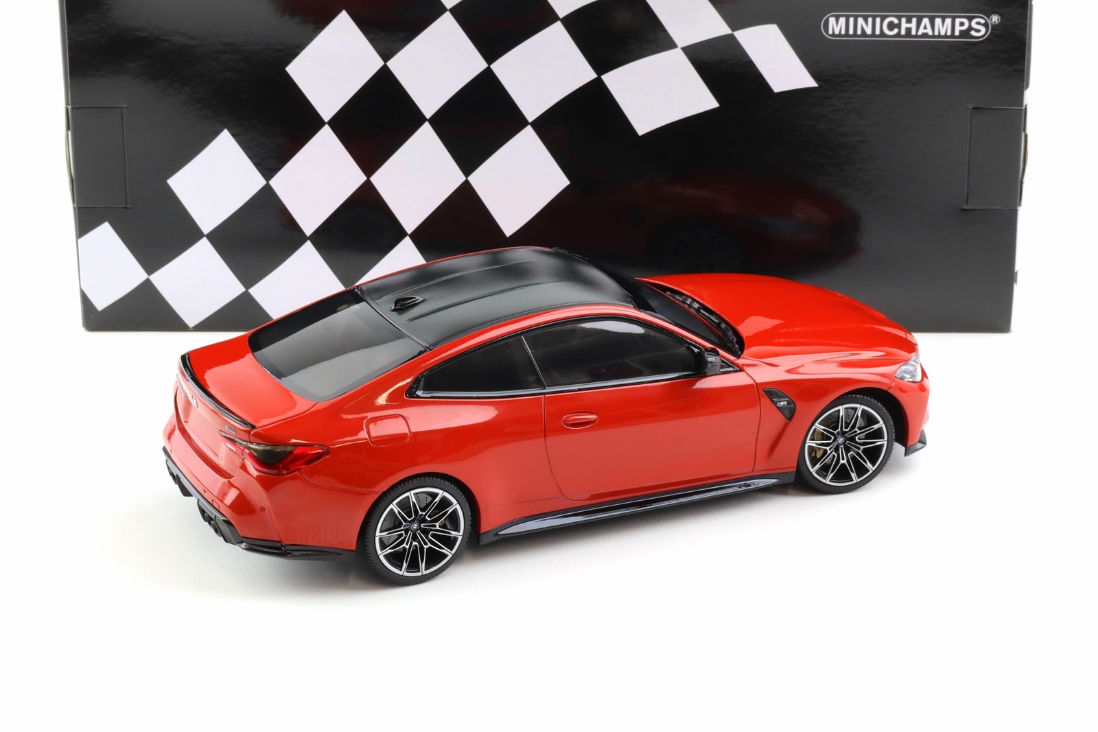 Machetă BMW M4 1:18 Minichamps 2 Machetă BMW M4 1:18 Minichamps - imagine 2