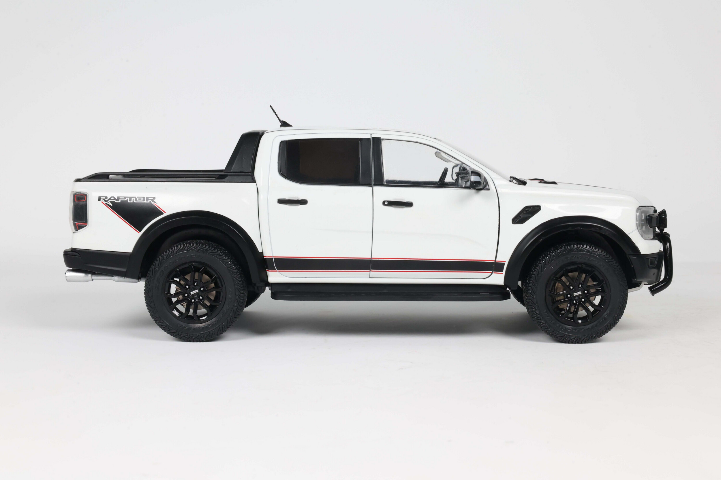 Machetă Ford Ranger Raptor 1:18 Solido Works 6 Machetă Ford Ranger Raptor 1:18 Solido Works - imagine 6