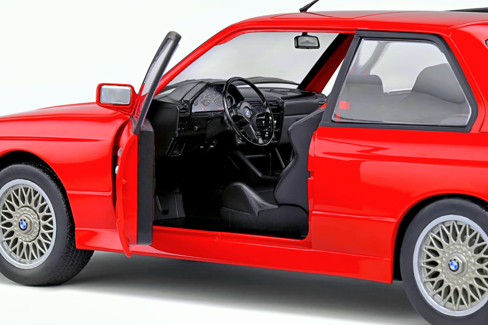 Macheta BMW M3 E30 Sport Evo 1:18 Solido 2 Macheta BMW M3 E30 Sport Evo 1:18 Solido - imagine 2