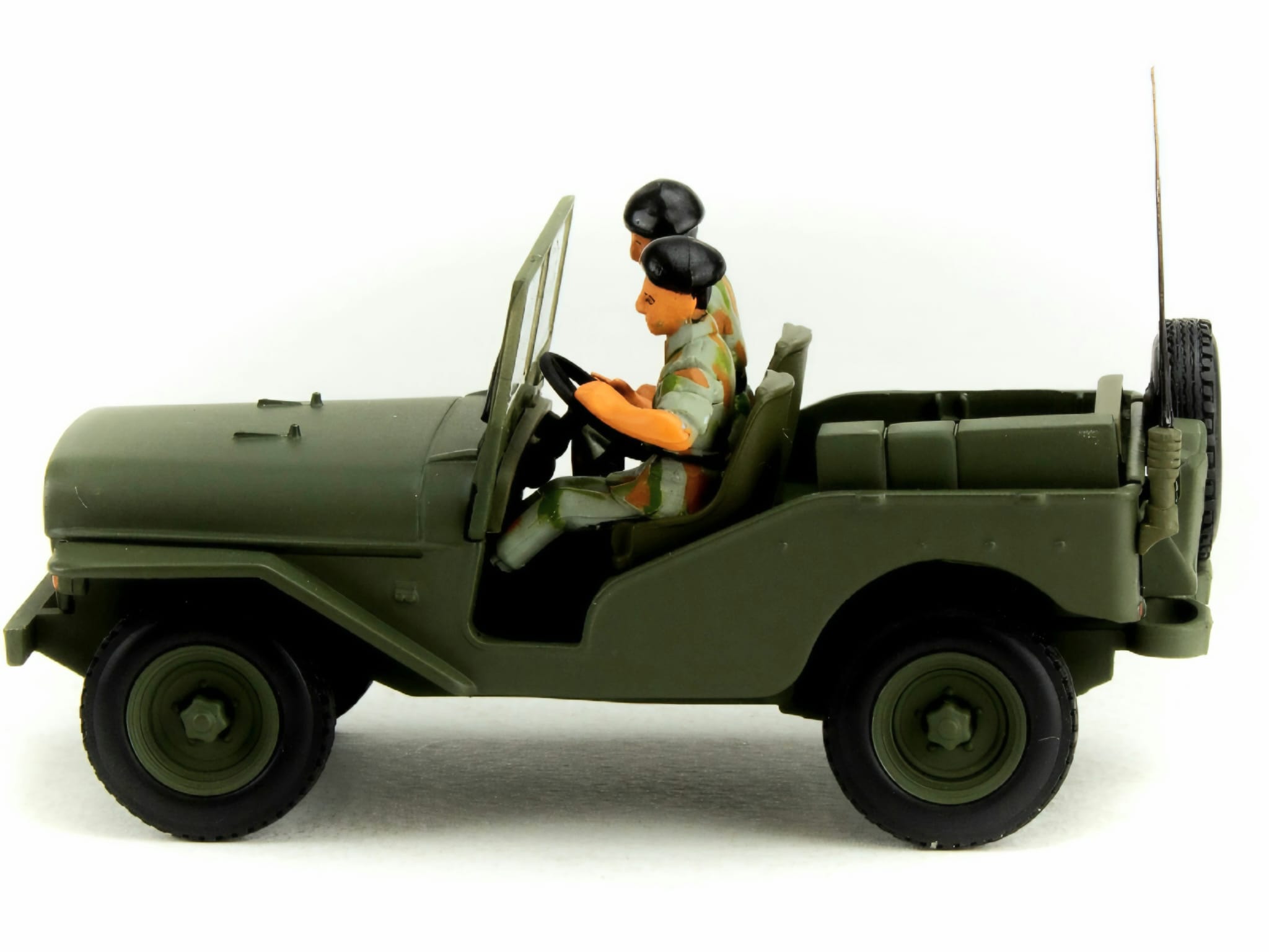 Macheta Jeep Delahaye cu figurine 1:43 IXO Models 4 Macheta Jeep Delahaye cu figurine 1:43 IXO Models - imagine 4