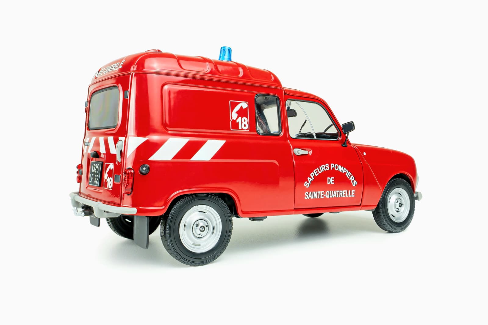 Macheta Renault 4L F4 Pompieri 1:18 Solido 5 Macheta Renault 4L F4 Pompieri 1:18 Solido - imagine 5