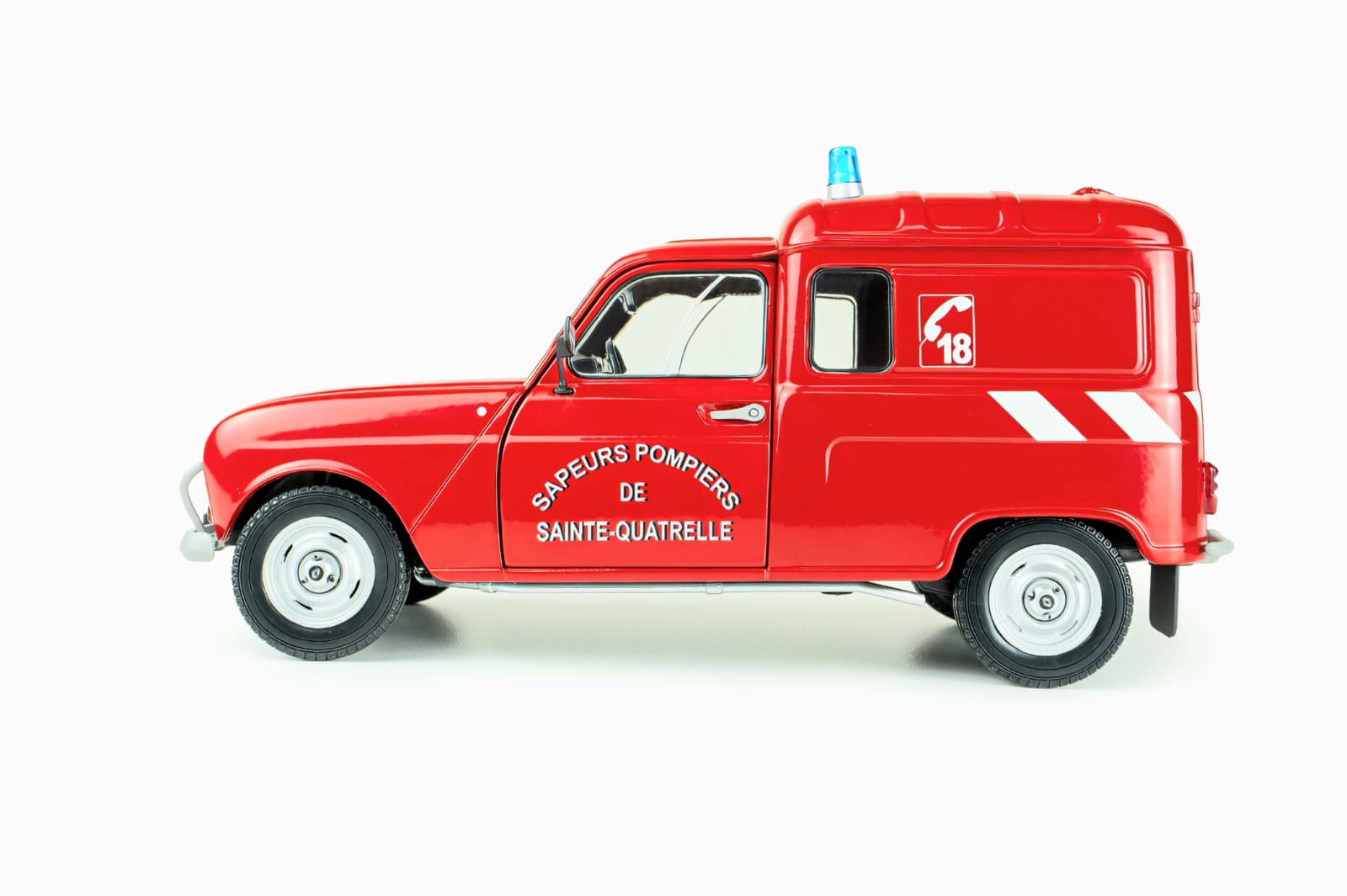 Macheta Renault 4L F4 Pompieri 1:18 Solido 8 Macheta Renault 4L F4 Pompieri 1:18 Solido - imagine 8