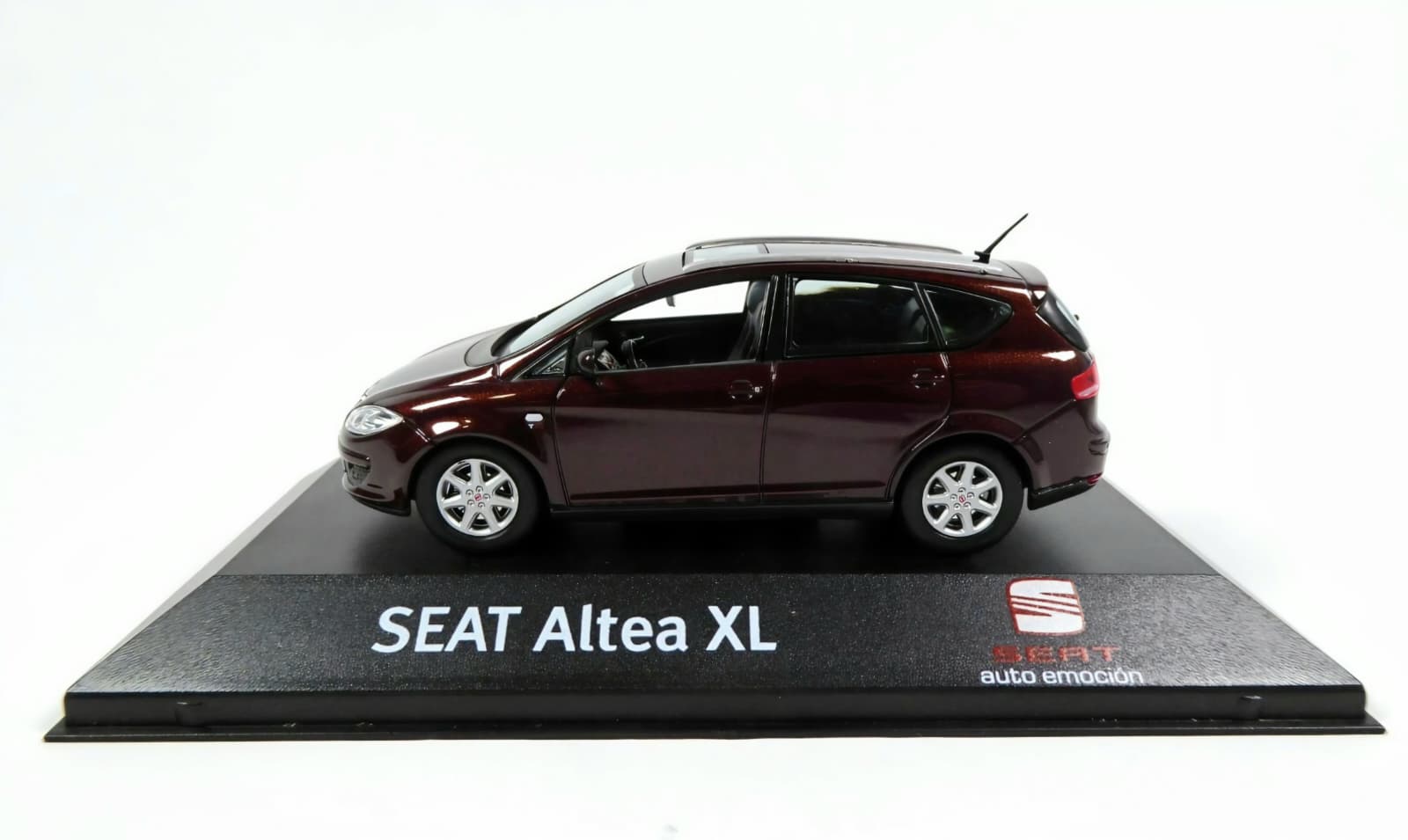 Macheta SEAT Altea XL 1:43 Fischer Dealer Edition 3 Macheta SEAT Altea XL 1:43 Fischer Dealer Edition - imagine 3