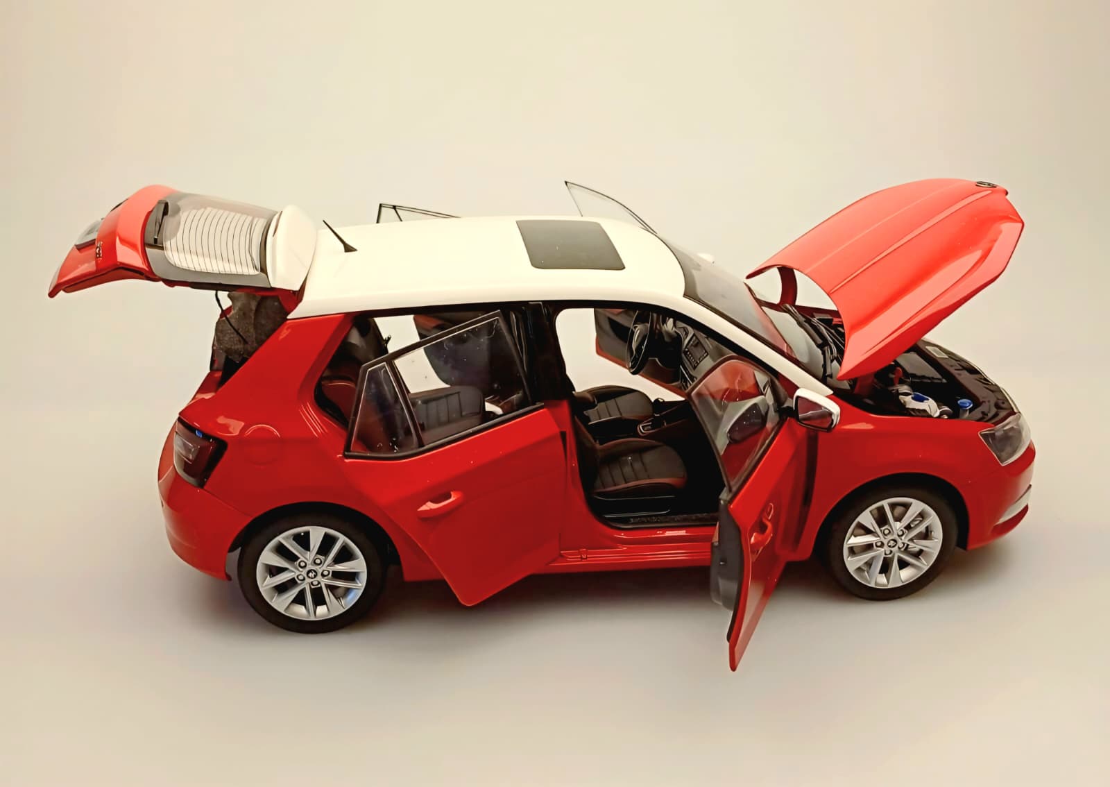 Macheta Škoda Fabia 1:18 Paudi Models 3 Macheta Škoda Fabia 1:18 Paudi Models - imagine 3