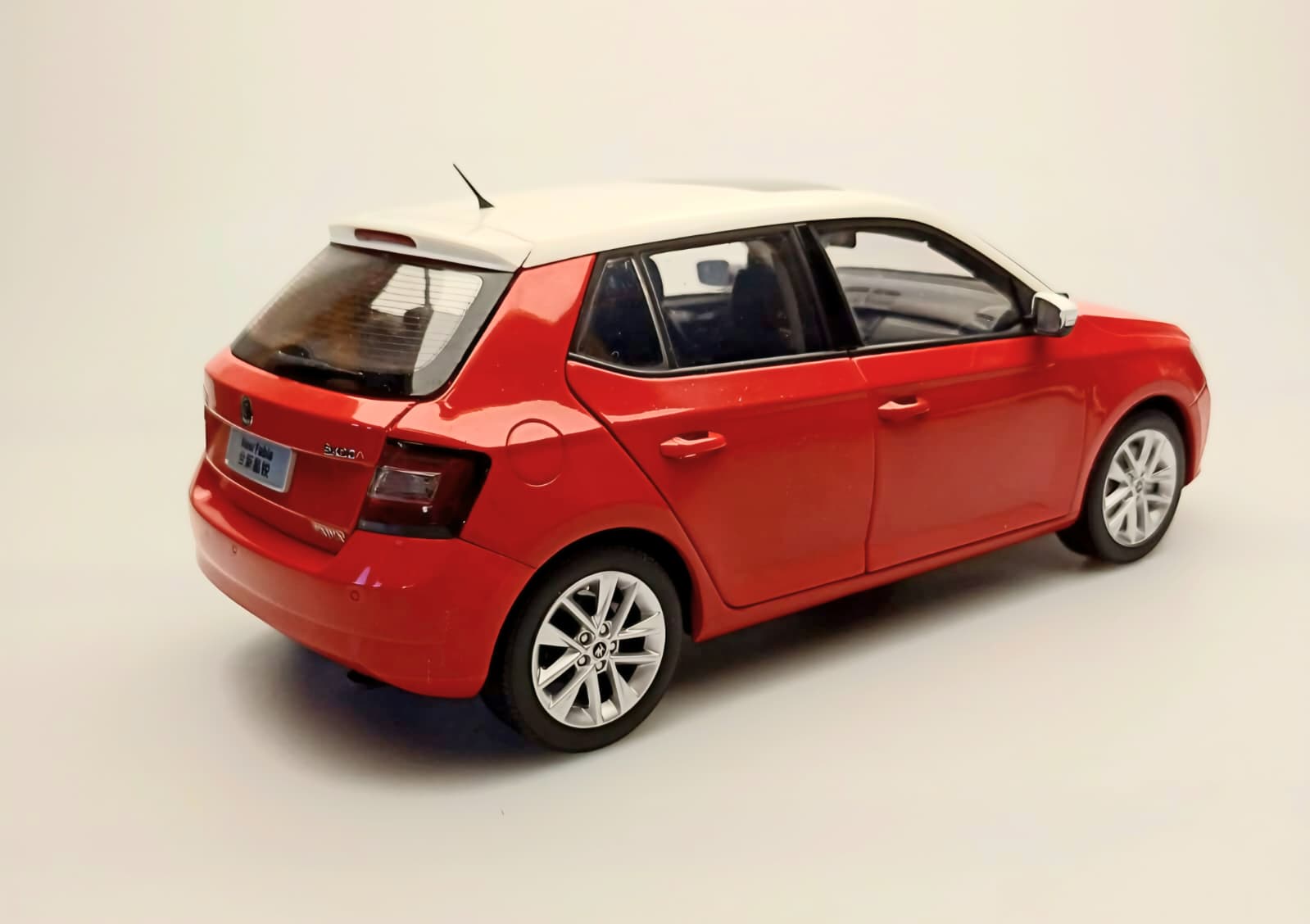 Macheta Škoda Fabia 1:18 Paudi Models 8 Macheta Škoda Fabia 1:18 Paudi Models - imagine 8