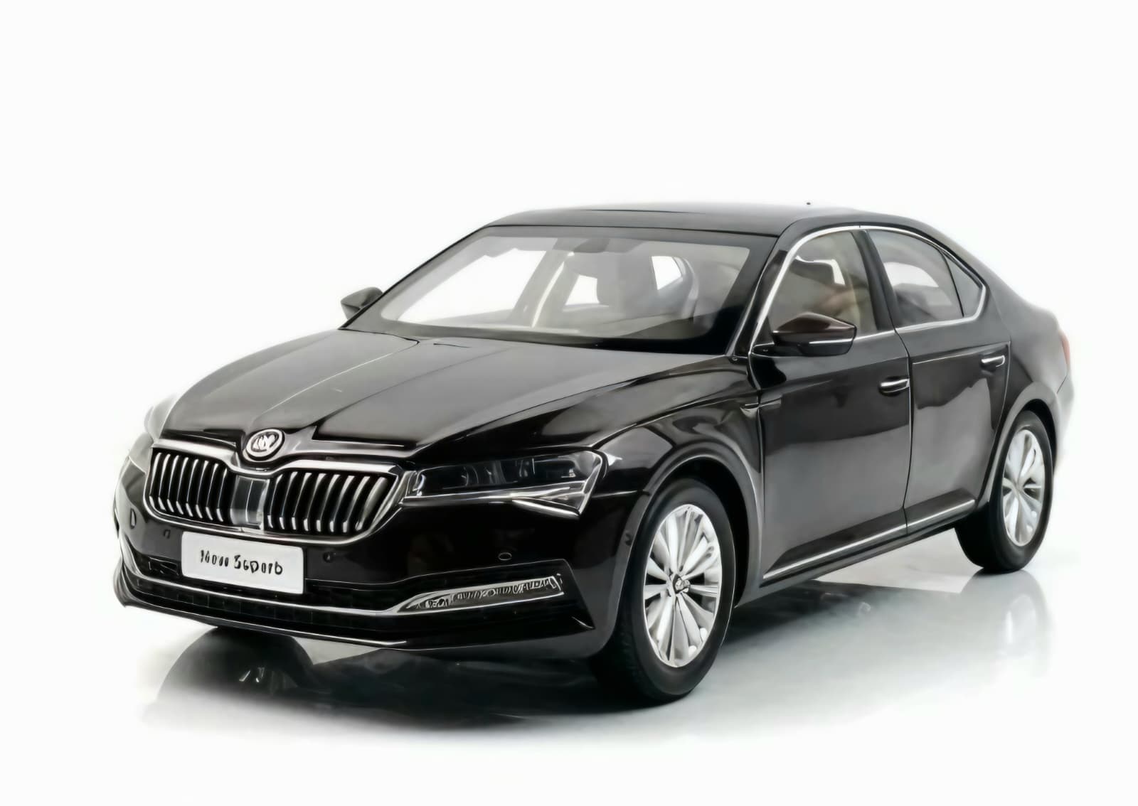 Macheta Škoda Superb 1:18 Paudi Models 4 Macheta Škoda Superb 1:18 Paudi Models - imagine 4