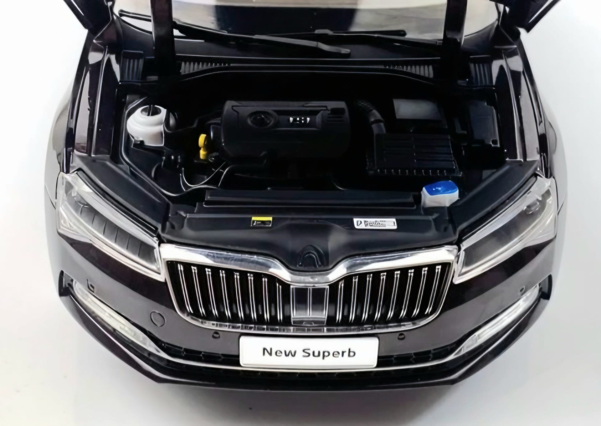 Macheta Škoda Superb 1:18 Paudi Models 6 Macheta Škoda Superb 1:18 Paudi Models - imagine 6