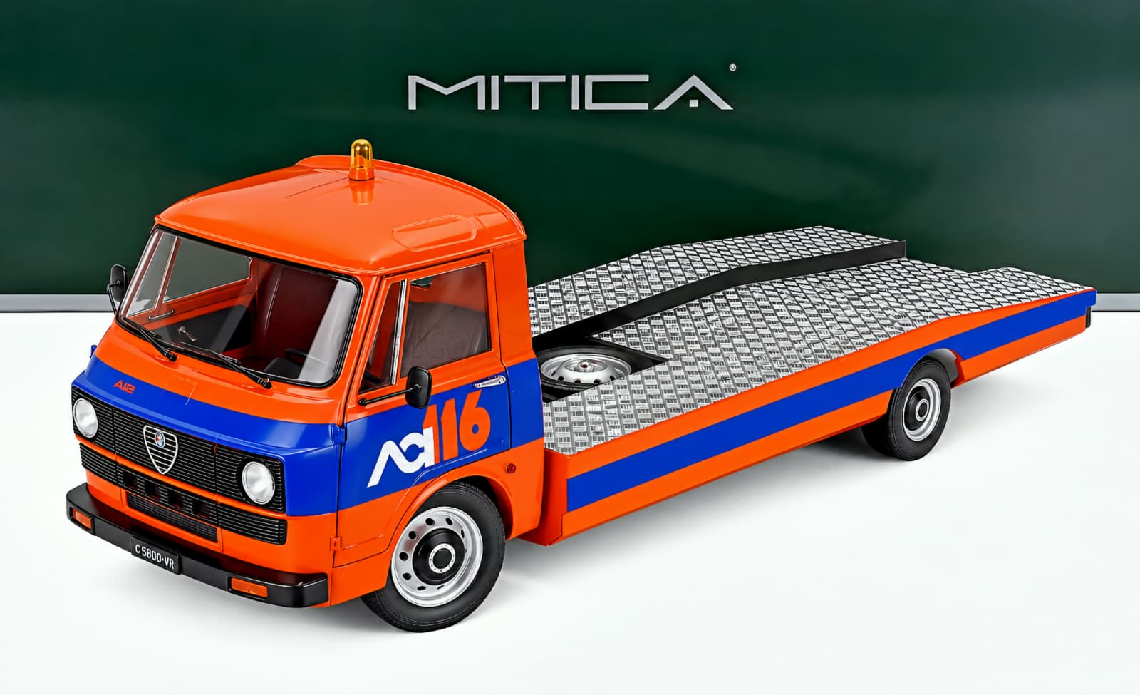 Macheta Alfa Romeo A12/F12 Transporter Auto Orange Blue 1:18 Mitica (Limited Edition) 1 ALFA ROMEO A12F12 1