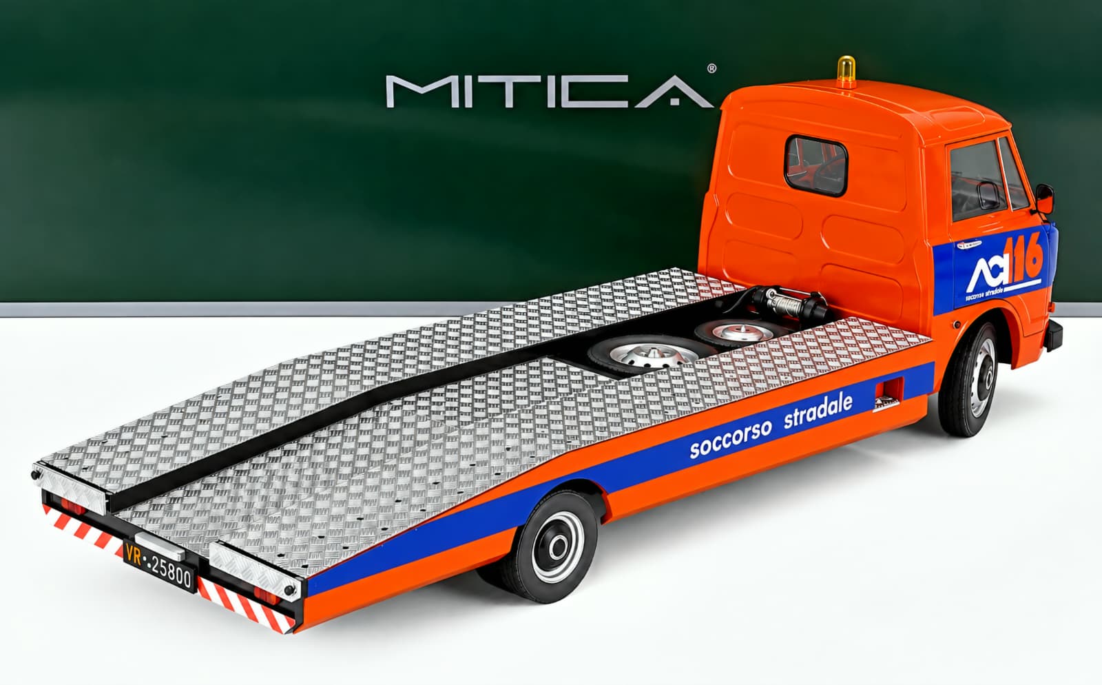 Macheta Alfa Romeo A12/F12 Transporter Auto Orange Blue 1:18 Mitica (Limited Edition) 2 ALFA ROMEO A12F12 Transporter Auto 01