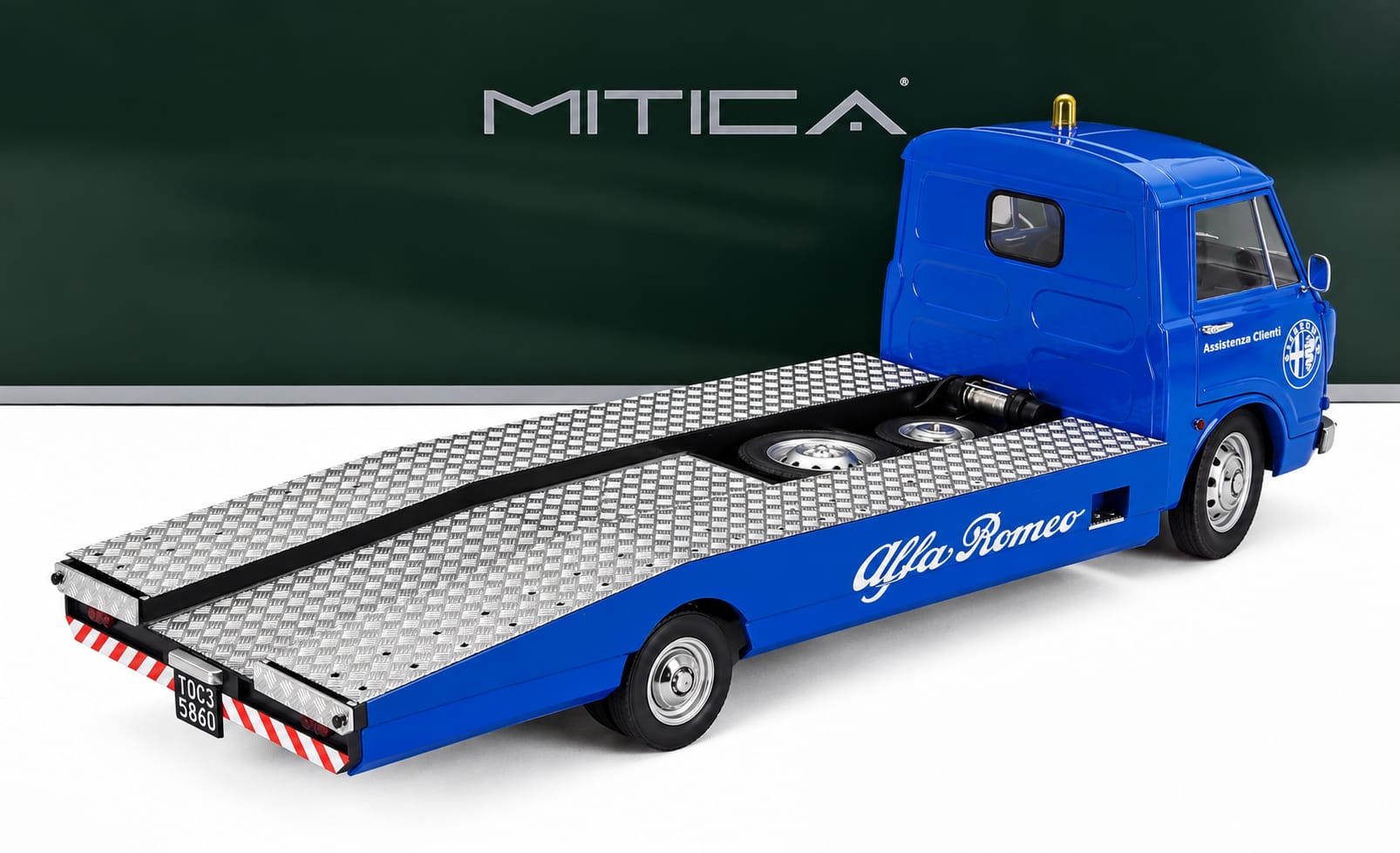 Macheta Alfa Romeo A12/F12 Transporter Auto Blue 1:18 Mitica (Limited Edition) 2 ALFA ROMEO A12F12 Transporter Auto