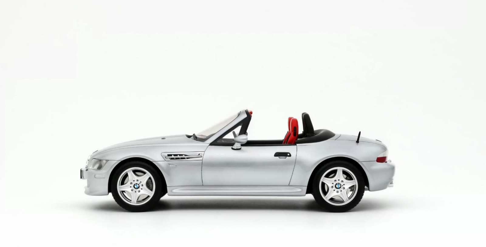 Macheta BMW Z3 M Roadster 1:18 OttOmobile 2 Macheta BMW Z3 M Roadster 1:18 OttOmobile - imagine 2