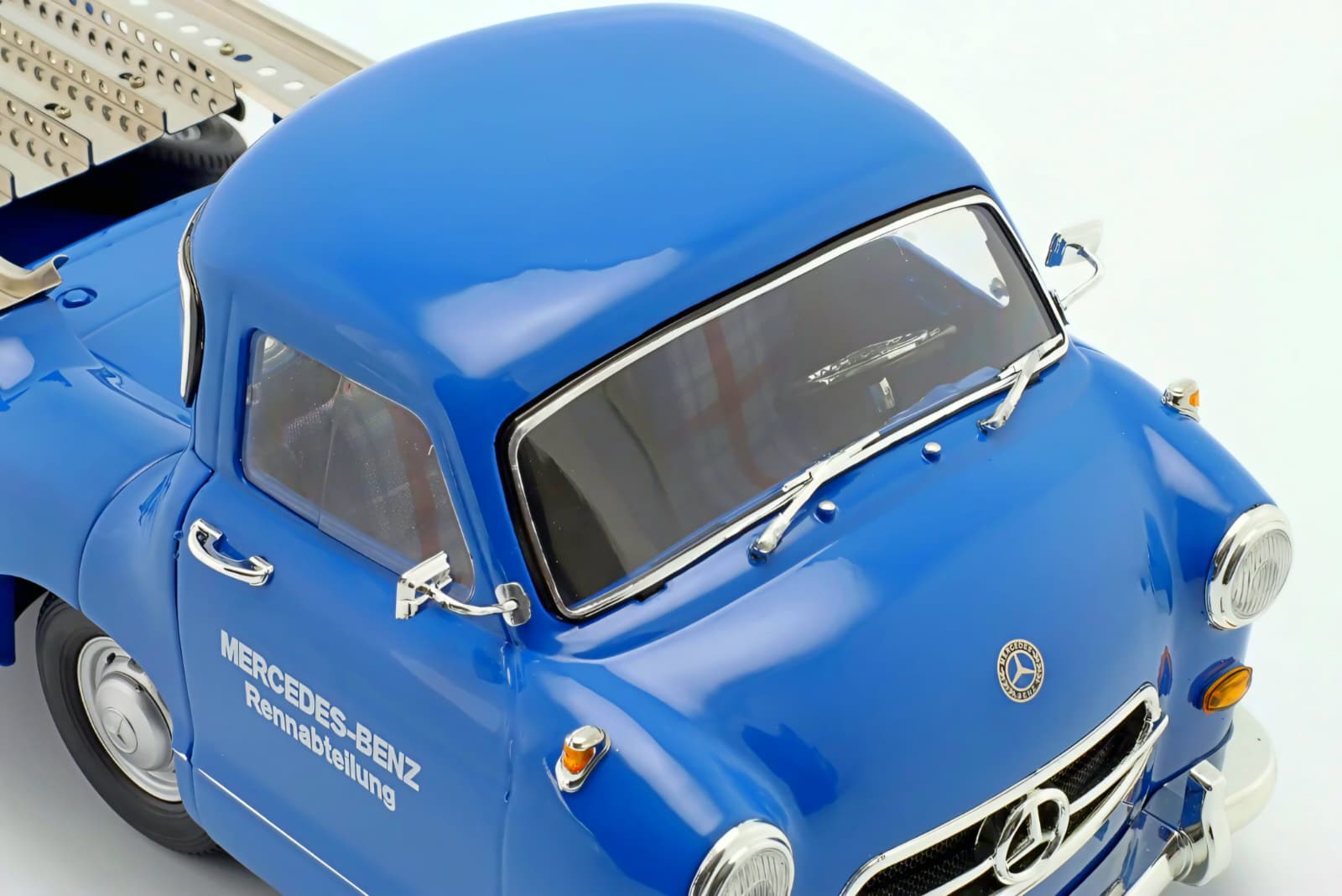 Macheta Mercedes-Benz Car Transporter Blue Wonder 1:18 Werk83 7 Macheta Mercedes-Benz Car Transporter Blue Wonder 1:18 Werk83 - imagine 7