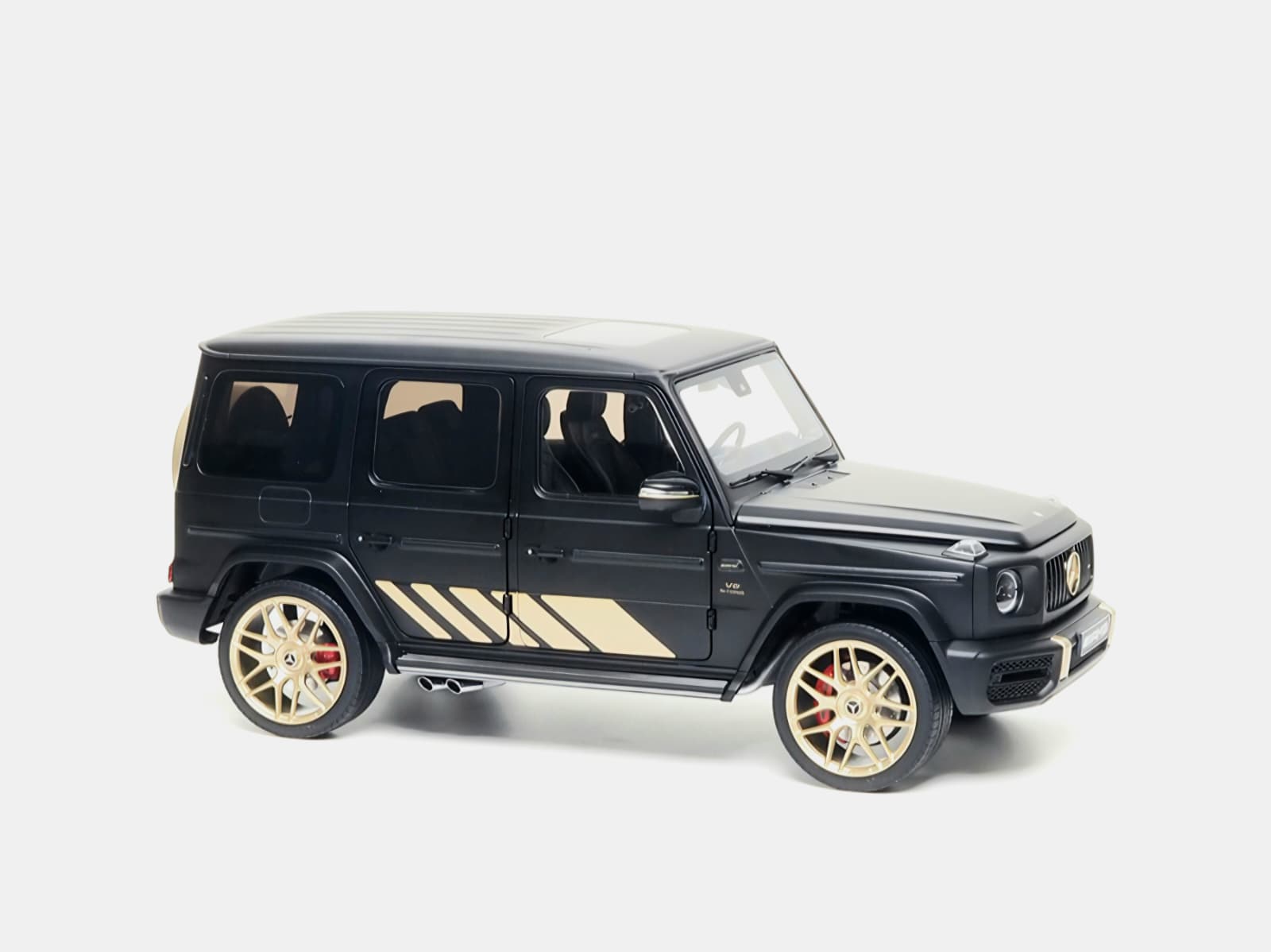 Macheta Mercedes-Benz G-Class G63 AMG (W463) V8 Biturbo Grand Edition Designo 1:18 Almost Real 8 Macheta Mercedes-Benz G-Class G63 AMG (W463) V8 Biturbo Grand Edition Designo 1:18 Almost Real - imagine 8
