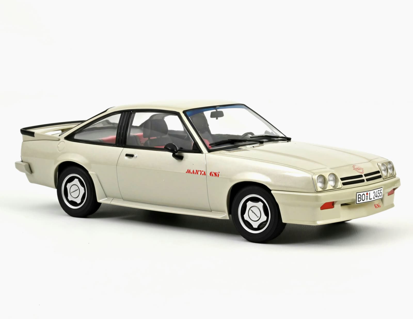 Macheta Opel Manta GSi 1987 1:18 Norev 1 Opel Manta GSi 6