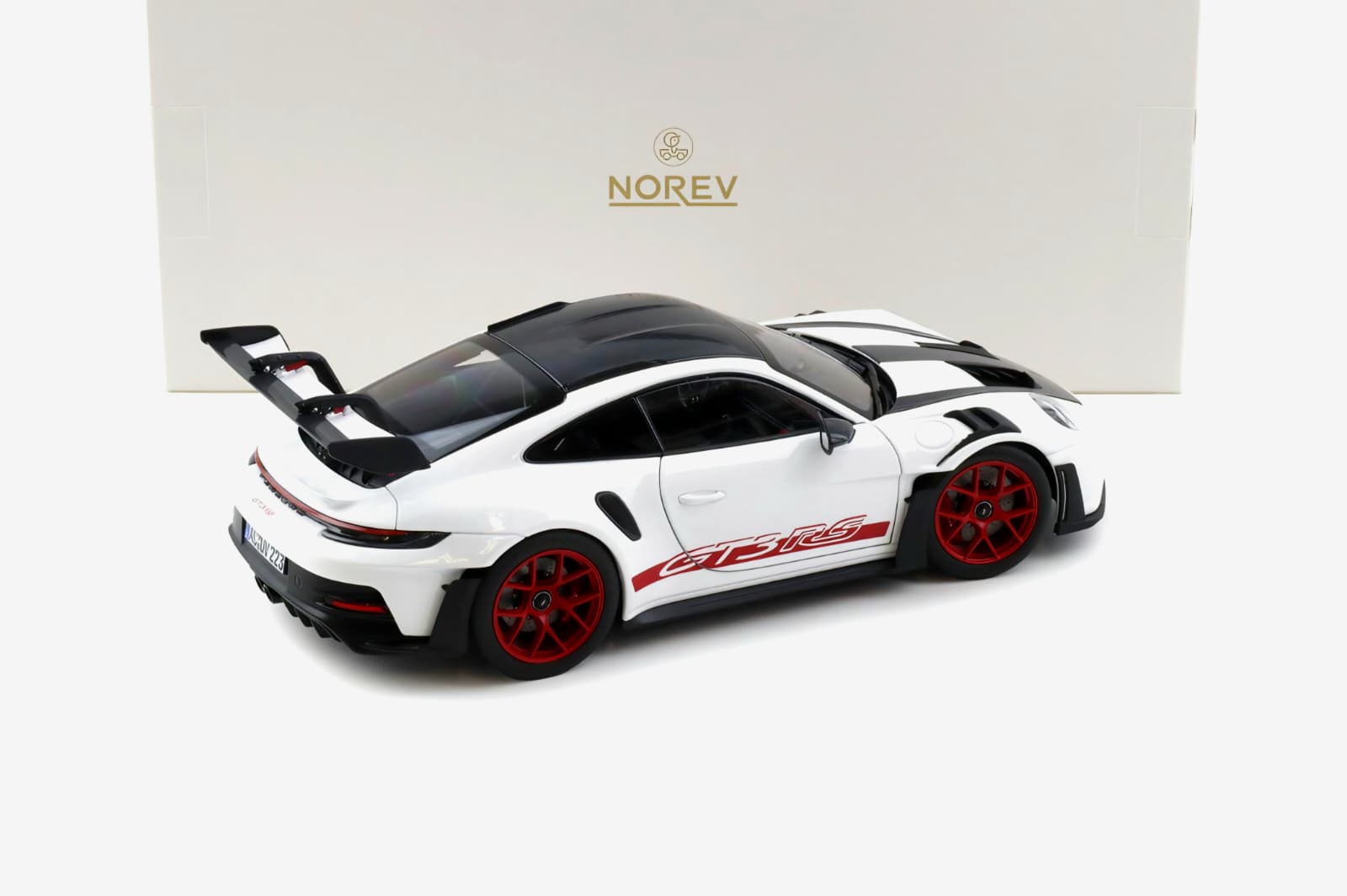 Macheta Porsche 911 GT3 RS Weissach Package 1:18 Norev 3 Macheta Porsche 911 GT3 RS Weissach Package 1:18 Norev - imagine 3