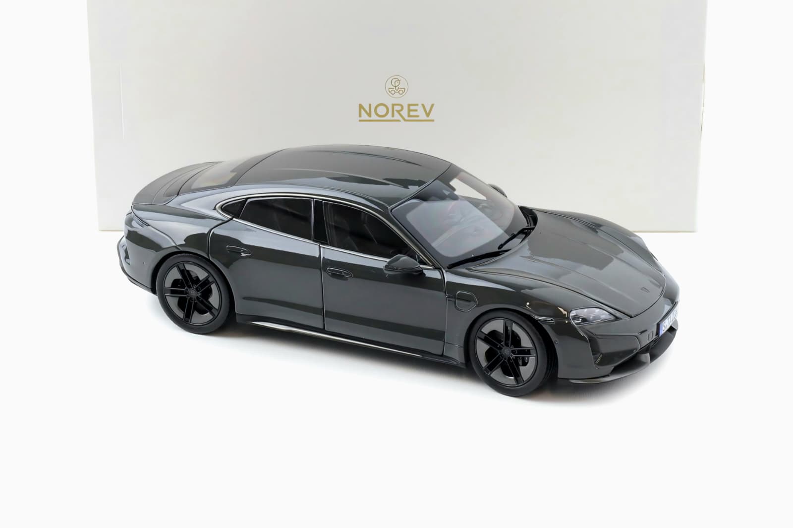 Macheta Porsche Taycan Turbo S 2024 1:18 Norev 2 Macheta Porsche Taycan Turbo S 2024 1:18 Norev - imagine 2